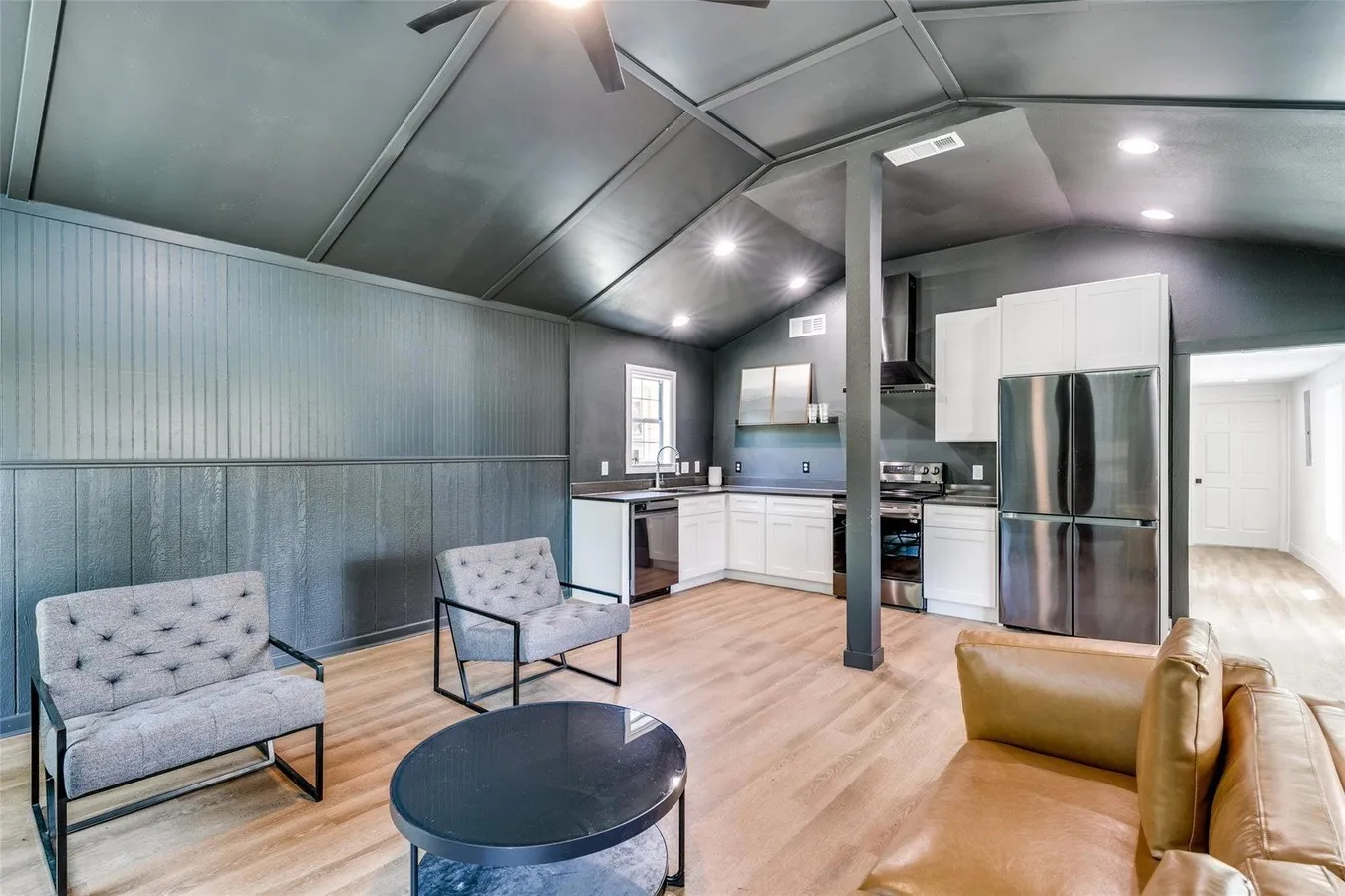 Single Family Residence For Rent in Henderson County , 722 1/2 S Prarieville, Athens, Texas 75751, 2 Bedroom, 1 Bathroom, Garage spaces, 1,043 Sqft, built in 1951, mls#21402722, Real Estate Agent in Athens, Homes For Rent in Henderson county, Homes For Rent in Athens, Realtor in Athens Texas, Real Estate Brokerage Independent Realty Texas, Luminita Cordes Realtor