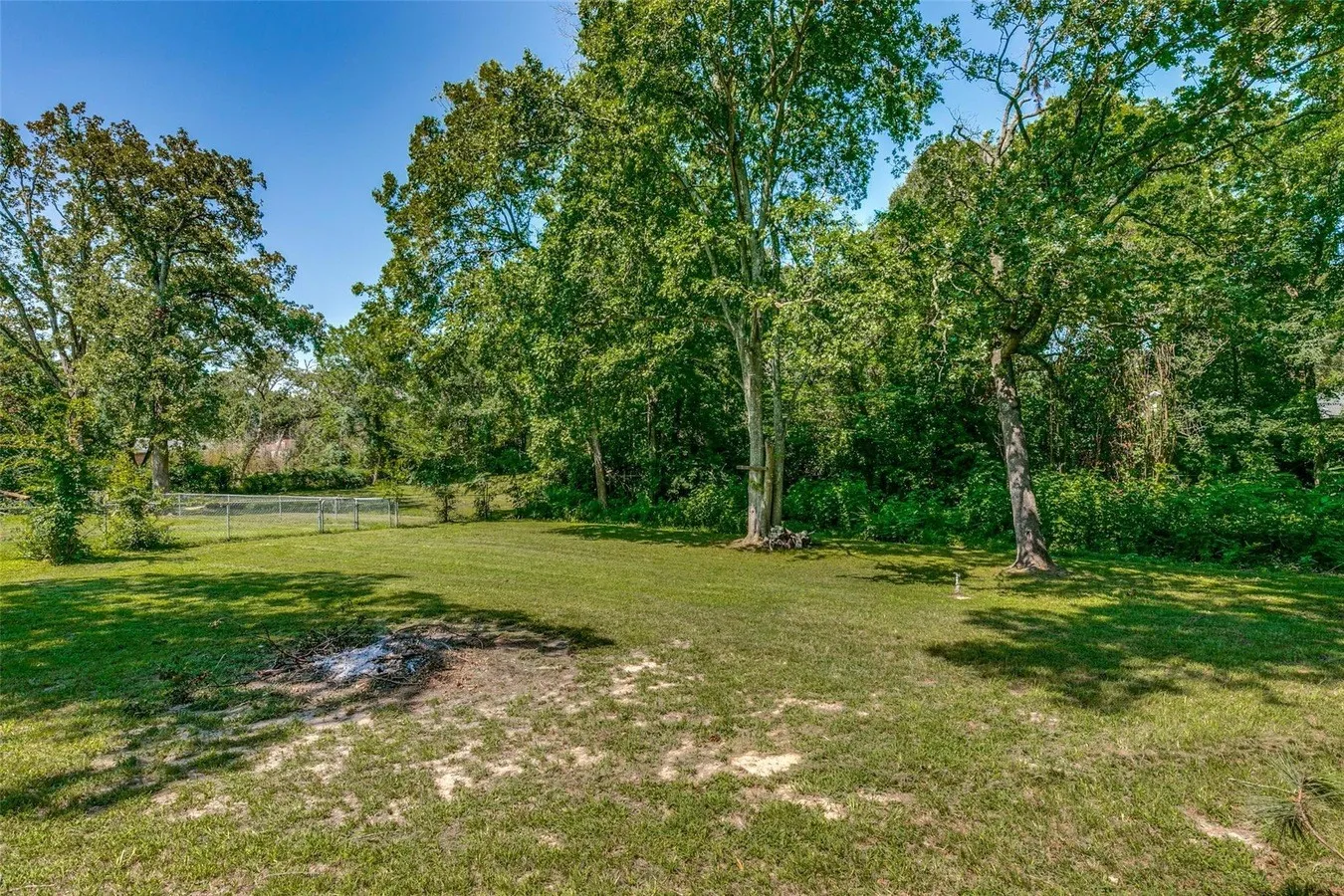 Single Family Residence For Rent in Henderson County , 722 1/2 S Prarieville, Athens, Texas 75751, 2 Bedroom, 1 Bathroom, Garage spaces, 1,043 Sqft, built in 1951, mls#21402722, Real Estate Agent in Athens, Homes For Rent in Henderson county, Homes For Rent in Athens, Realtor in Athens Texas, Real Estate Brokerage Independent Realty Texas, Luminita Cordes Realtor