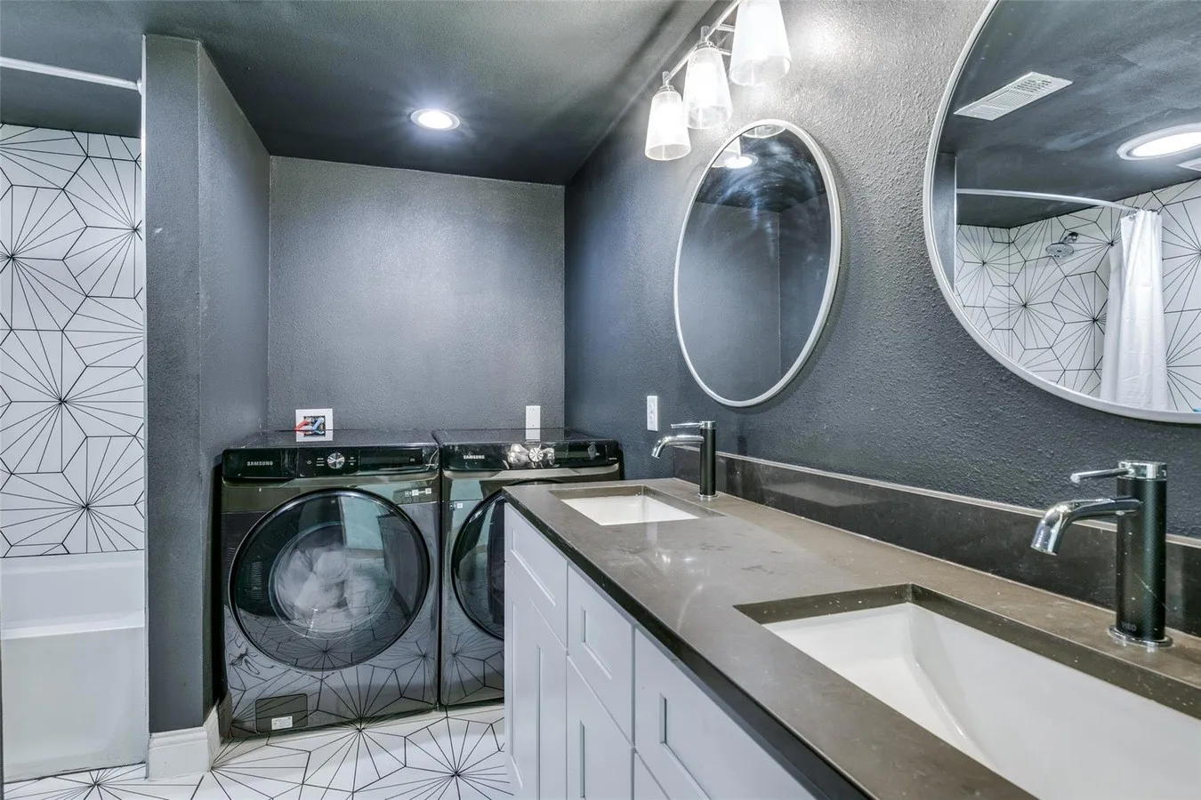 Single Family Residence For Rent in Henderson County , 722 1/2 S Prarieville, Athens, Texas 75751, 2 Bedroom, 1 Bathroom, Garage spaces, 1,043 Sqft, built in 1951, mls#21402722, Real Estate Agent in Athens, Homes For Rent in Henderson county, Homes For Rent in Athens, Realtor in Athens Texas, Real Estate Brokerage Independent Realty Texas, Luminita Cordes Realtor