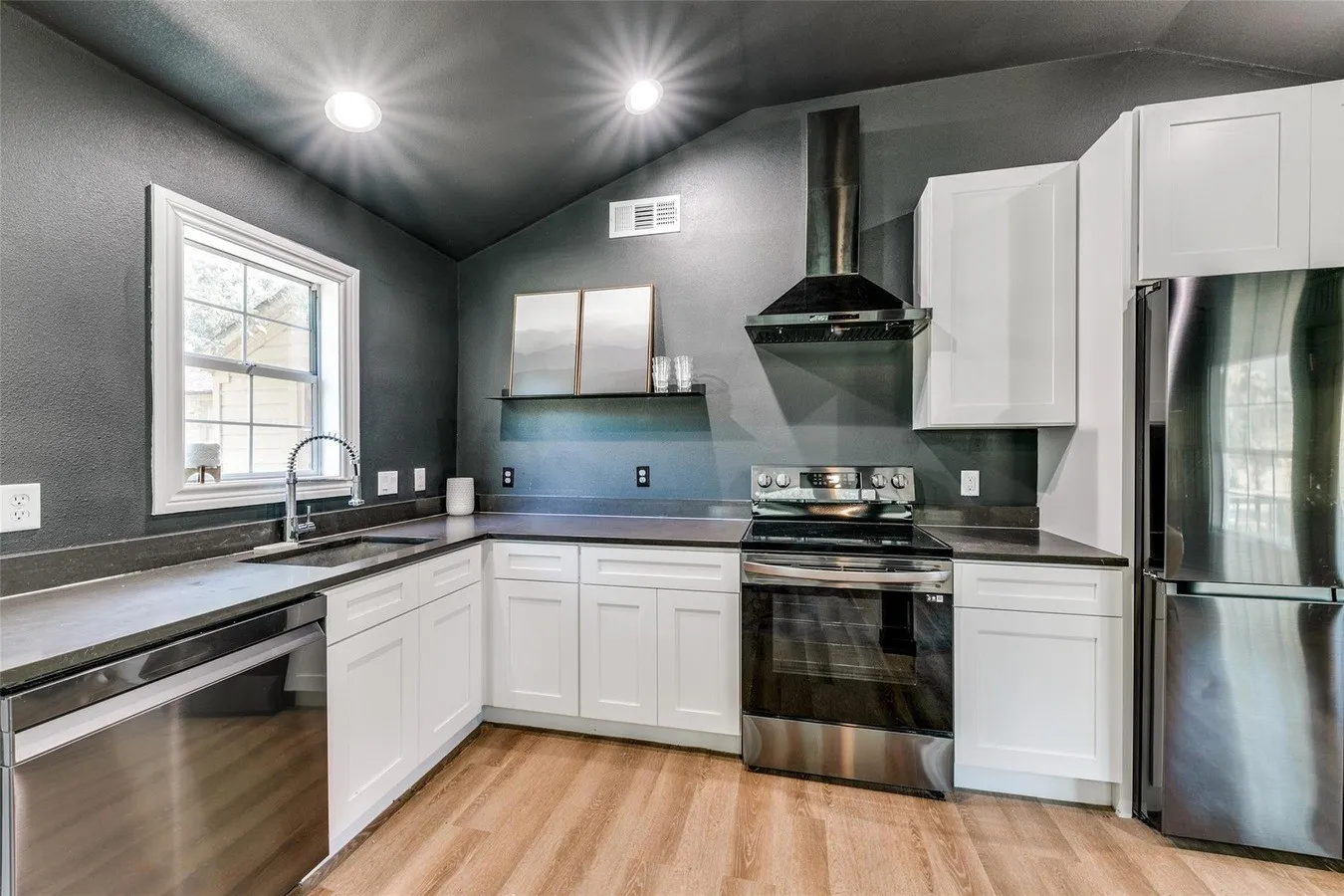 Single Family Residence For Rent in Henderson County , 722 1/2 S Prarieville, Athens, Texas 75751, 2 Bedroom, 1 Bathroom, Garage spaces, 1,043 Sqft, built in 1951, mls#21402722, Real Estate Agent in Athens, Homes For Rent in Henderson county, Homes For Rent in Athens, Realtor in Athens Texas, Real Estate Brokerage Independent Realty Texas, Luminita Cordes Realtor