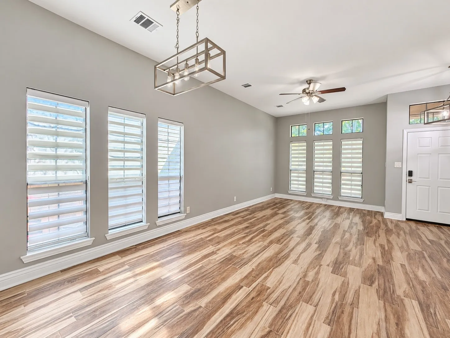Single Family Residence For Rent in Denton County , 1123 Emily Lane, Carrollton, Texas 75010, 3 Bedroom, 2 Bathroom, 2 Garage spaces, 1,750 Sqft, built in 1991, mls#21402723, Real Estate Agent in Carrollton, Homes For Rent in Denton county, Homes For Rent in Carrollton, Realtor in Carrollton Texas, Real Estate Brokerage Independent Realty Texas, Luminita Cordes Realtor