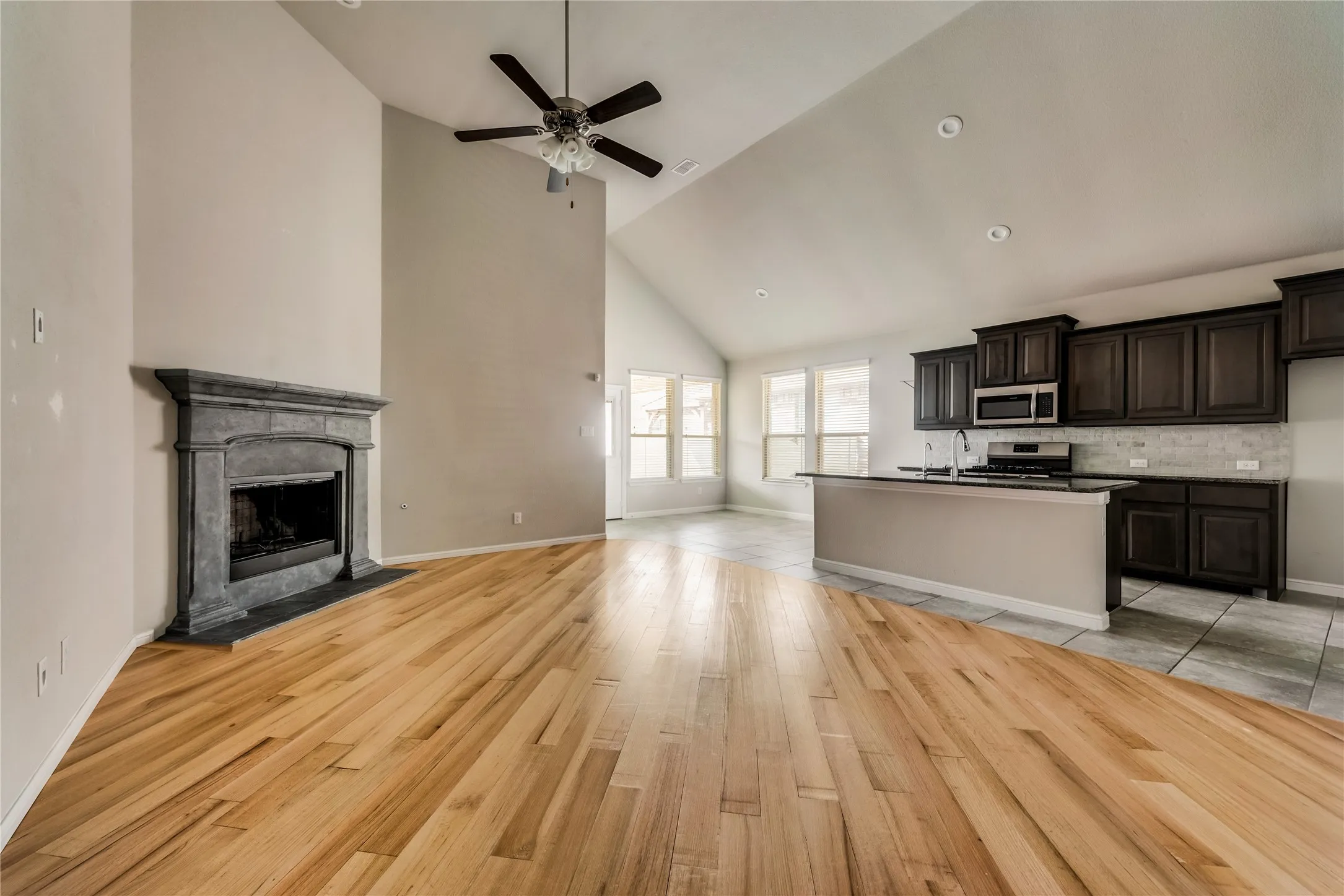 Single Family Residence For Rent in Denton County , 905 Dove Cove, Argyle, Texas 76226, 4 Bedroom, 3 Bathroom, 2 Garage spaces, 1,813 Sqft, built in 2018, mls#21401553, Real Estate Agent in Argyle, Homes For Rent in Denton county, Homes For Rent in Argyle, Realtor in Argyle Texas, Real Estate Brokerage Independent Realty Texas, Luminita Cordes Realtor