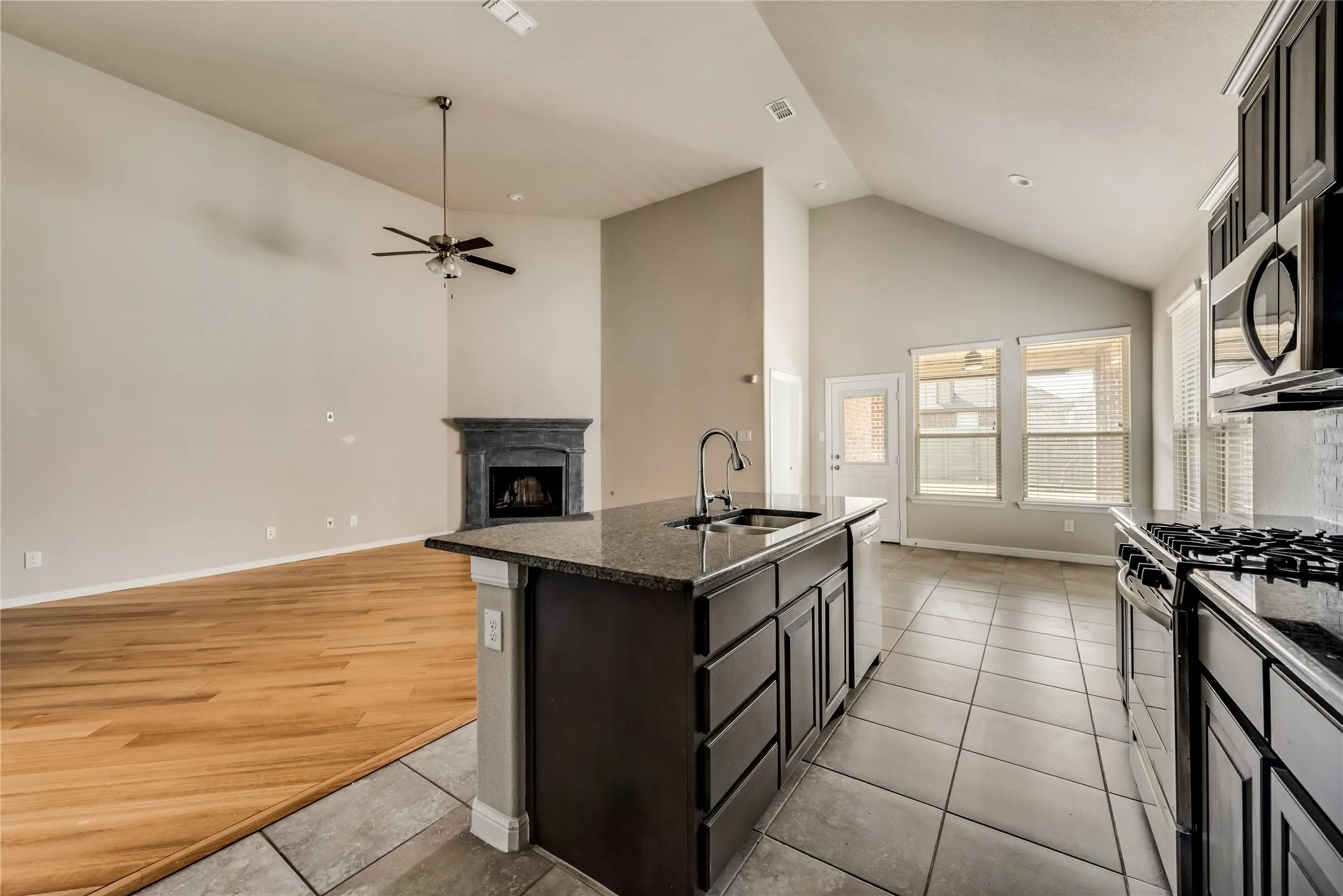 Single Family Residence For Rent in Denton County , 905 Dove Cove, Argyle, Texas 76226, 4 Bedroom, 3 Bathroom, 2 Garage spaces, 1,813 Sqft, built in 2018, mls#21401553, Real Estate Agent in Argyle, Homes For Rent in Denton county, Homes For Rent in Argyle, Realtor in Argyle Texas, Real Estate Brokerage Independent Realty Texas, Luminita Cordes Realtor