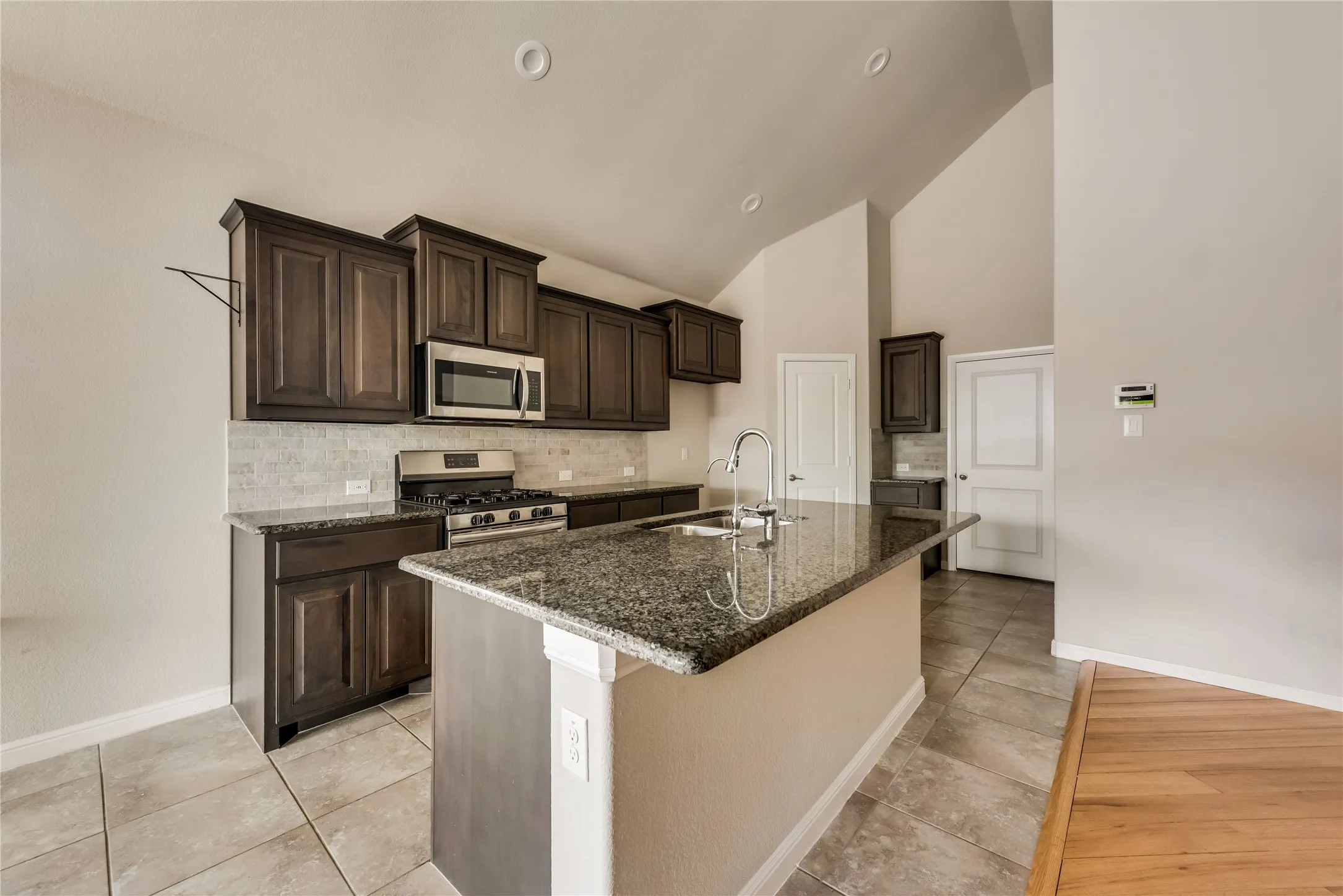 Single Family Residence For Rent in Denton County , 905 Dove Cove, Argyle, Texas 76226, 4 Bedroom, 3 Bathroom, 2 Garage spaces, 1,813 Sqft, built in 2018, mls#21401553, Real Estate Agent in Argyle, Homes For Rent in Denton county, Homes For Rent in Argyle, Realtor in Argyle Texas, Real Estate Brokerage Independent Realty Texas, Luminita Cordes Realtor