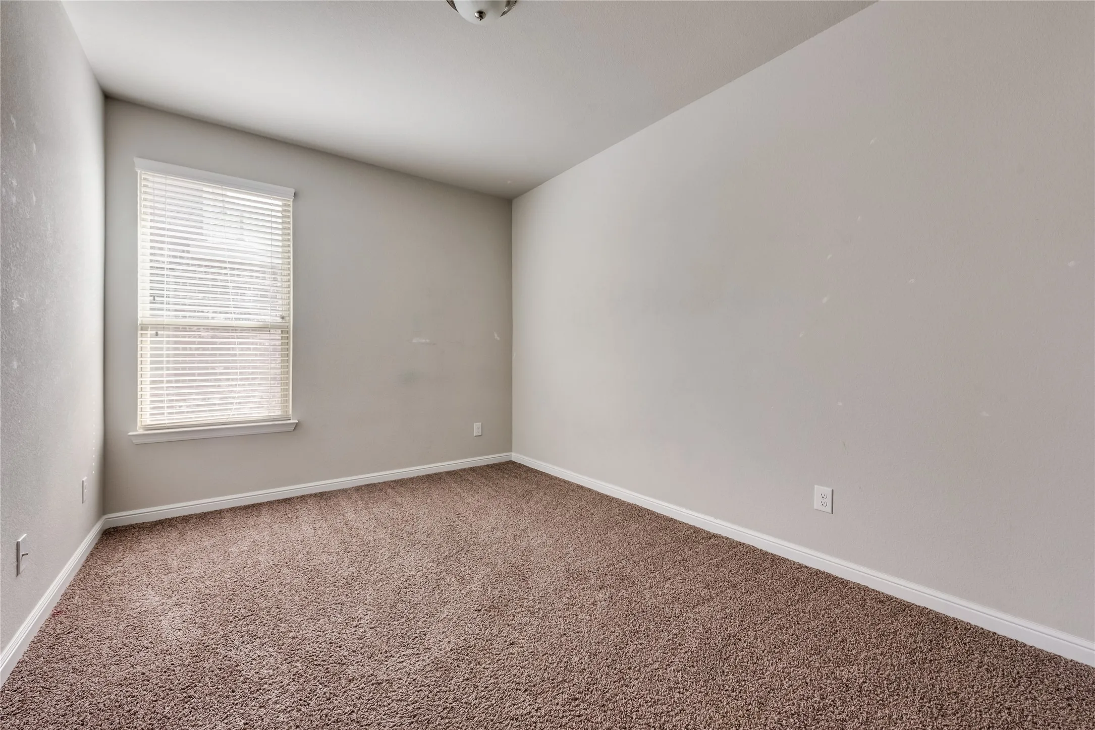 Single Family Residence For Rent in Denton County , 905 Dove Cove, Argyle, Texas 76226, 4 Bedroom, 3 Bathroom, 2 Garage spaces, 1,813 Sqft, built in 2018, mls#21401553, Real Estate Agent in Argyle, Homes For Rent in Denton county, Homes For Rent in Argyle, Realtor in Argyle Texas, Real Estate Brokerage Independent Realty Texas, Luminita Cordes Realtor