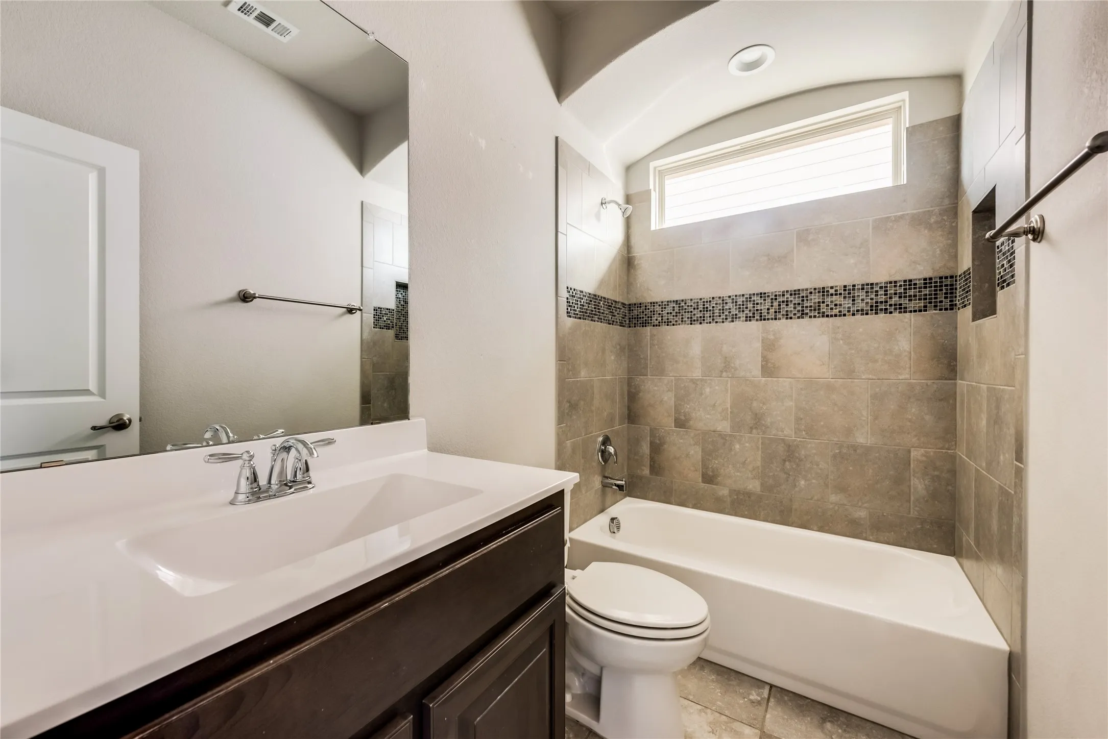 Single Family Residence For Rent in Denton County , 905 Dove Cove, Argyle, Texas 76226, 4 Bedroom, 3 Bathroom, 2 Garage spaces, 1,813 Sqft, built in 2018, mls#21401553, Real Estate Agent in Argyle, Homes For Rent in Denton county, Homes For Rent in Argyle, Realtor in Argyle Texas, Real Estate Brokerage Independent Realty Texas, Luminita Cordes Realtor