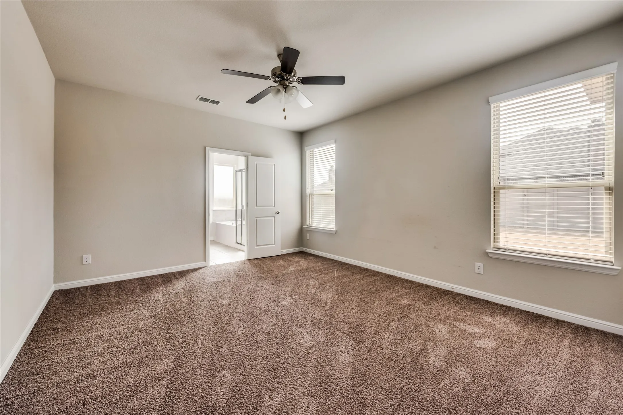 Single Family Residence For Rent in Denton County , 905 Dove Cove, Argyle, Texas 76226, 4 Bedroom, 3 Bathroom, 2 Garage spaces, 1,813 Sqft, built in 2018, mls#21401553, Real Estate Agent in Argyle, Homes For Rent in Denton county, Homes For Rent in Argyle, Realtor in Argyle Texas, Real Estate Brokerage Independent Realty Texas, Luminita Cordes Realtor