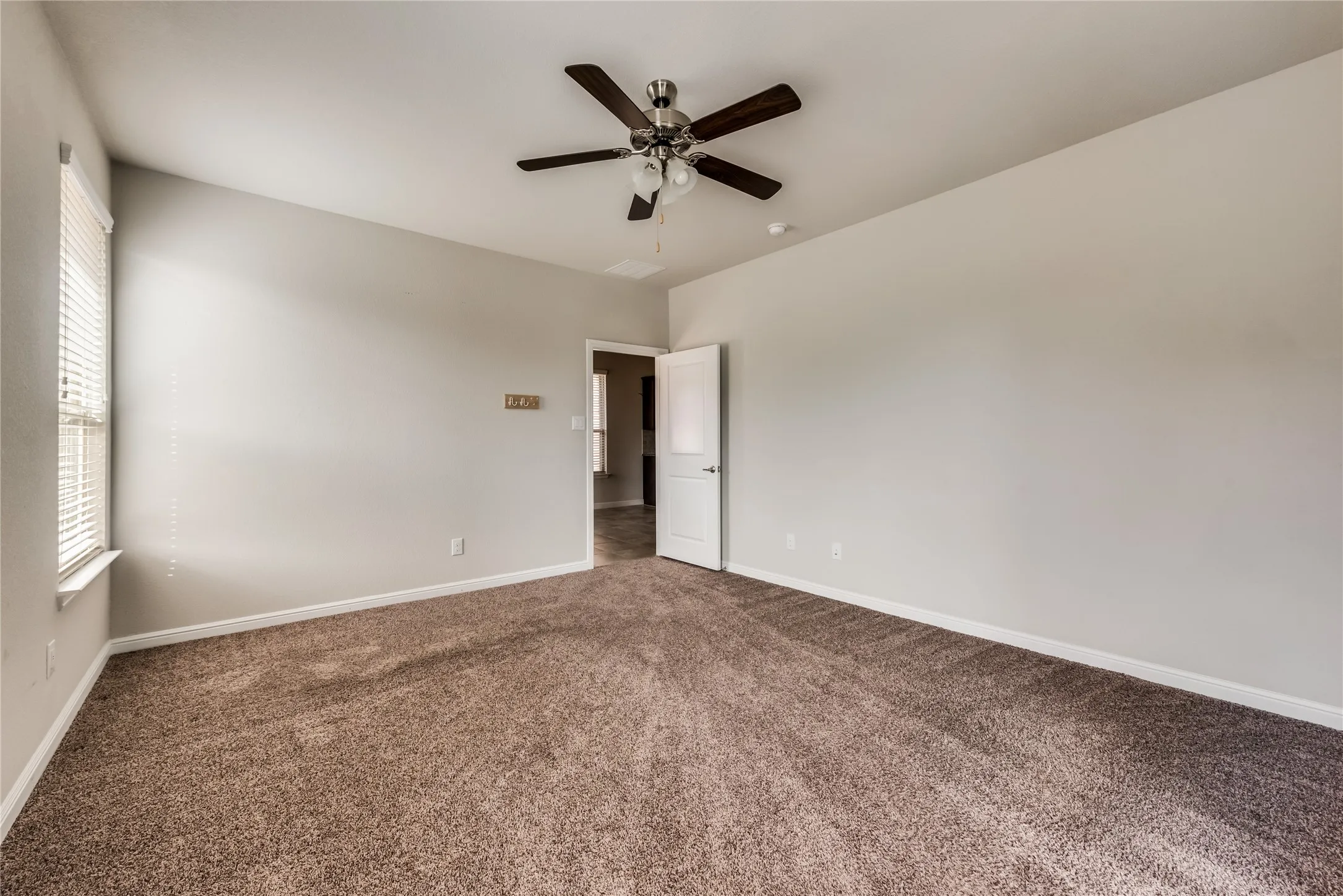 Single Family Residence For Rent in Denton County , 905 Dove Cove, Argyle, Texas 76226, 4 Bedroom, 3 Bathroom, 2 Garage spaces, 1,813 Sqft, built in 2018, mls#21401553, Real Estate Agent in Argyle, Homes For Rent in Denton county, Homes For Rent in Argyle, Realtor in Argyle Texas, Real Estate Brokerage Independent Realty Texas, Luminita Cordes Realtor