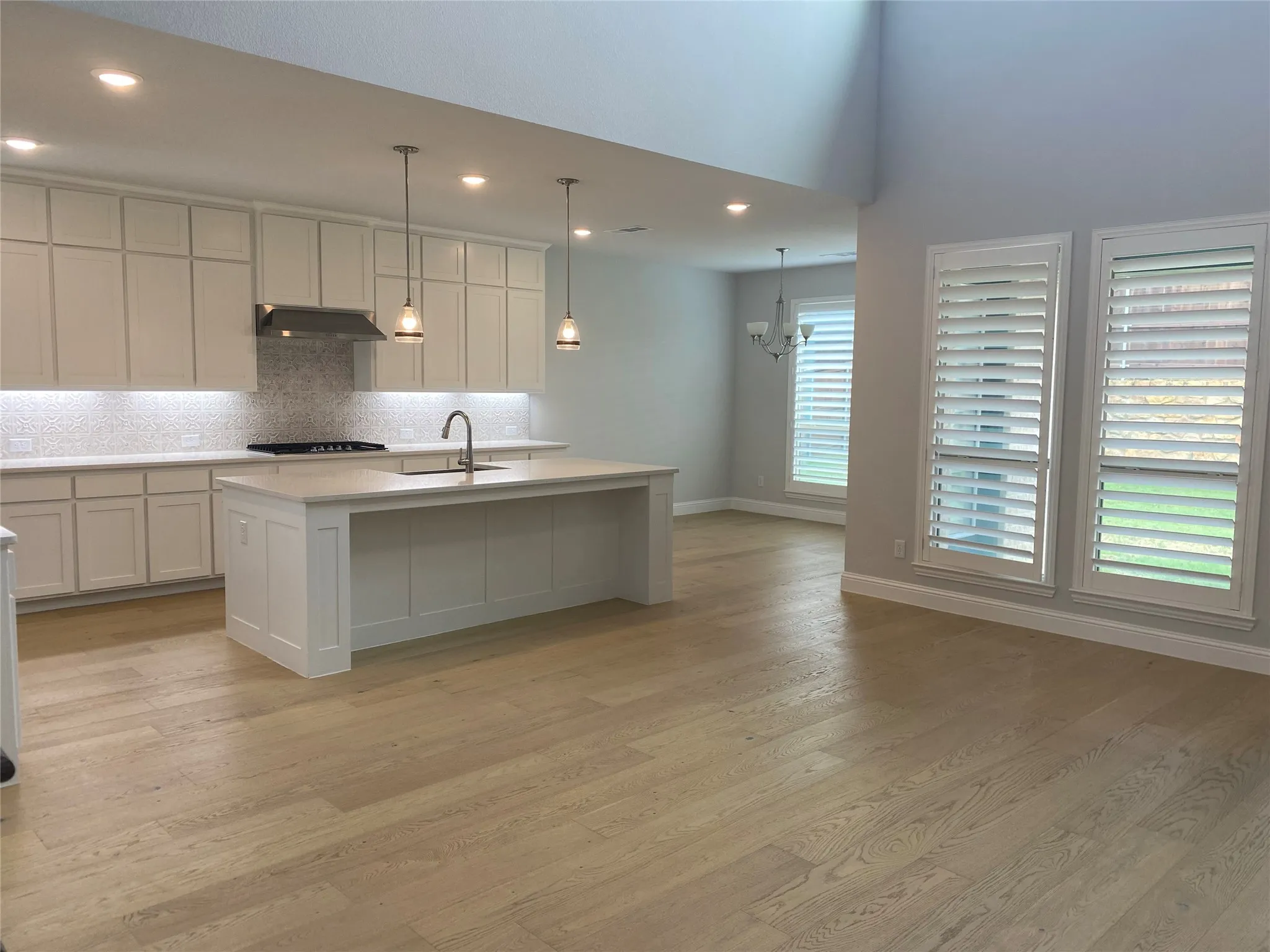 Single Family Residence For Rent in Johnson County , 409 Caddo Ridge Lane, Mansfield, Texas 76063, 5 Bedroom, 5 Bathroom, 3 Garage spaces, 3,077 Sqft, built in 2023, mls#21402719, Real Estate Agent in Mansfield, Homes For Rent in Johnson county, Homes For Rent in Mansfield, Realtor in Mansfield Texas, Real Estate Brokerage Independent Realty Texas, Luminita Cordes Realtor