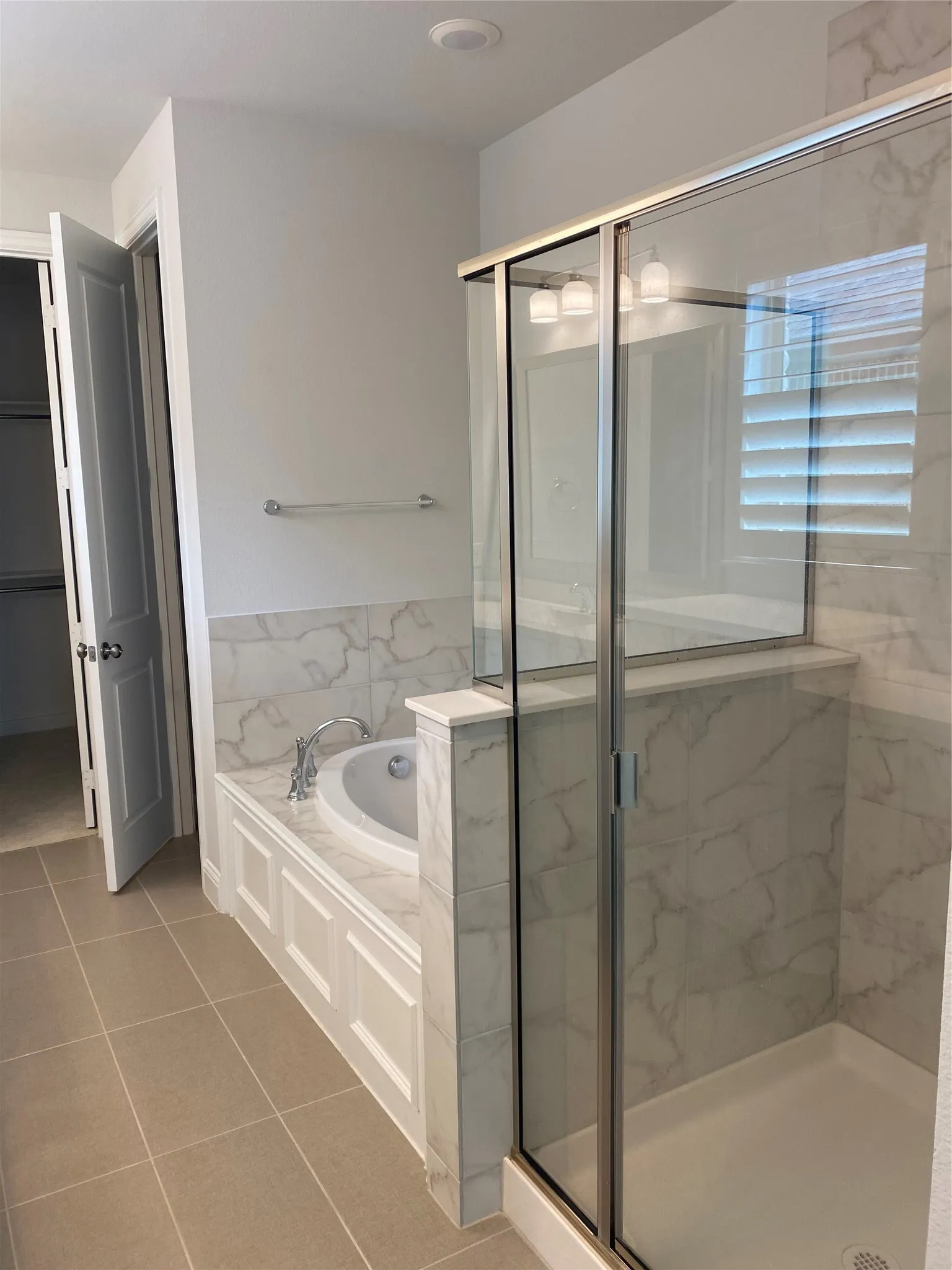 Single Family Residence For Rent in Johnson County , 409 Caddo Ridge Lane, Mansfield, Texas 76063, 5 Bedroom, 5 Bathroom, 3 Garage spaces, 3,077 Sqft, built in 2023, mls#21402719, Real Estate Agent in Mansfield, Homes For Rent in Johnson county, Homes For Rent in Mansfield, Realtor in Mansfield Texas, Real Estate Brokerage Independent Realty Texas, Luminita Cordes Realtor