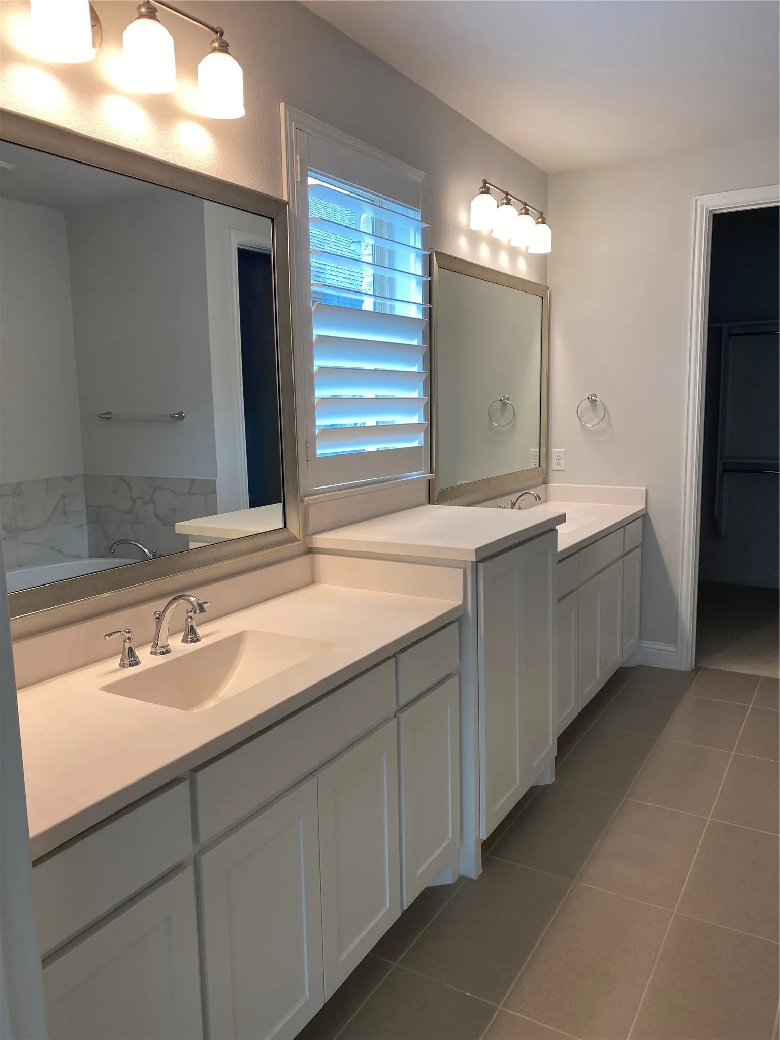 Single Family Residence For Rent in Johnson County , 409 Caddo Ridge Lane, Mansfield, Texas 76063, 5 Bedroom, 5 Bathroom, 3 Garage spaces, 3,077 Sqft, built in 2023, mls#21402719, Real Estate Agent in Mansfield, Homes For Rent in Johnson county, Homes For Rent in Mansfield, Realtor in Mansfield Texas, Real Estate Brokerage Independent Realty Texas, Luminita Cordes Realtor