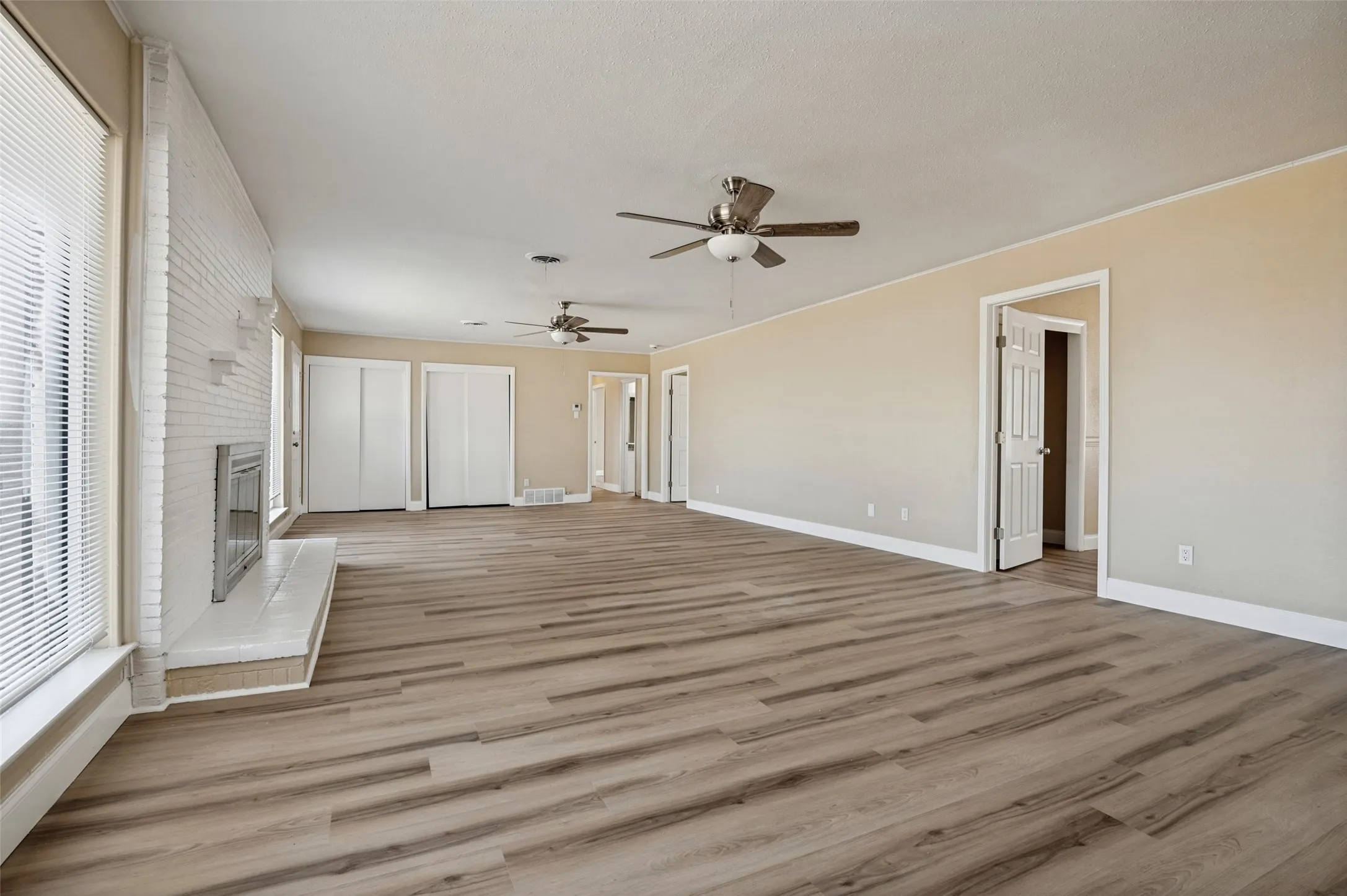 Single Family Residence For Sale in Dallas County , 325 Crescent Drive, Grand Prairie, Texas 75050, 4 Bedroom, 2 Bathroom, 2 Garage spaces, 2,609 Sqft, built in 1957, mls#21402683, Real Estate Agent in Grand Prairie, Homes For Sale in Dallas county, Homes For Sale in Grand Prairie, Realtor in Grand Prairie Texas, Real Estate Brokerage Independent Realty Texas, Luminita Cordes Realtor