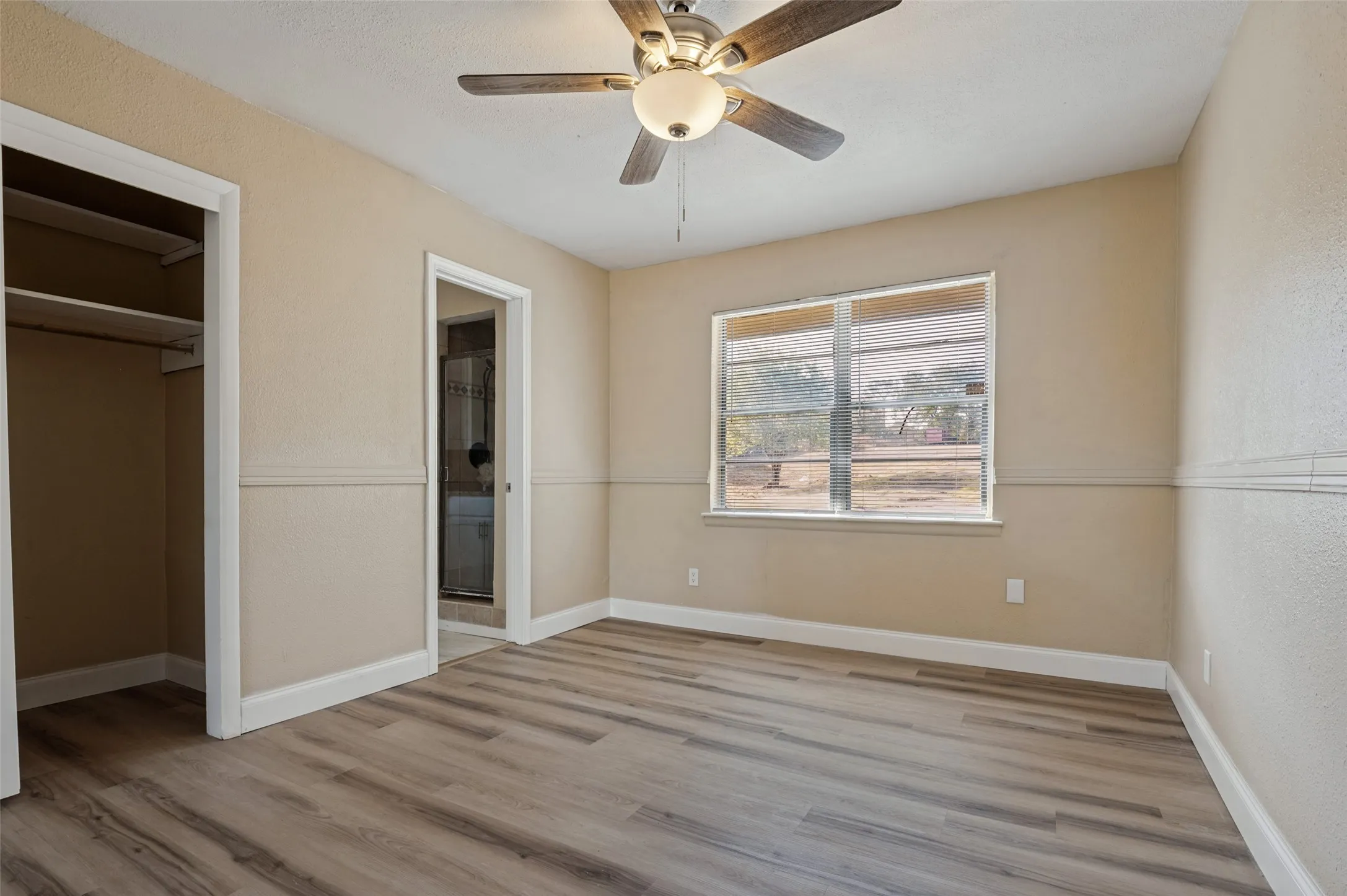 Single Family Residence For Sale in Dallas County , 325 Crescent Drive, Grand Prairie, Texas 75050, 4 Bedroom, 2 Bathroom, 2 Garage spaces, 2,609 Sqft, built in 1957, mls#21402683, Real Estate Agent in Grand Prairie, Homes For Sale in Dallas county, Homes For Sale in Grand Prairie, Realtor in Grand Prairie Texas, Real Estate Brokerage Independent Realty Texas, Luminita Cordes Realtor