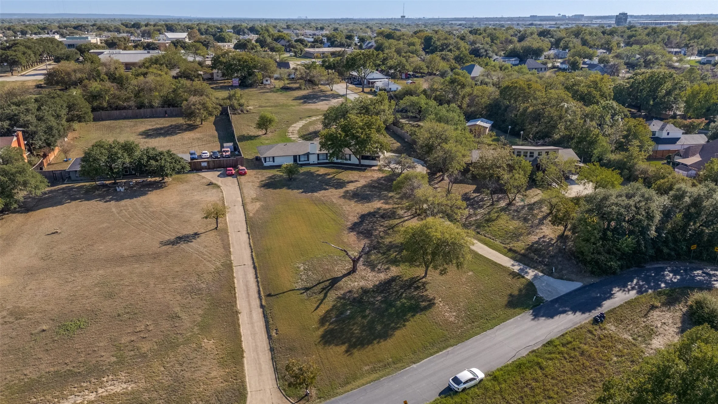 Single Family Residence For Sale in Dallas County , 325 Crescent Drive, Grand Prairie, Texas 75050, 4 Bedroom, 2 Bathroom, 2 Garage spaces, 2,609 Sqft, built in 1957, mls#21402683, Real Estate Agent in Grand Prairie, Homes For Sale in Dallas county, Homes For Sale in Grand Prairie, Realtor in Grand Prairie Texas, Real Estate Brokerage Independent Realty Texas, Luminita Cordes Realtor