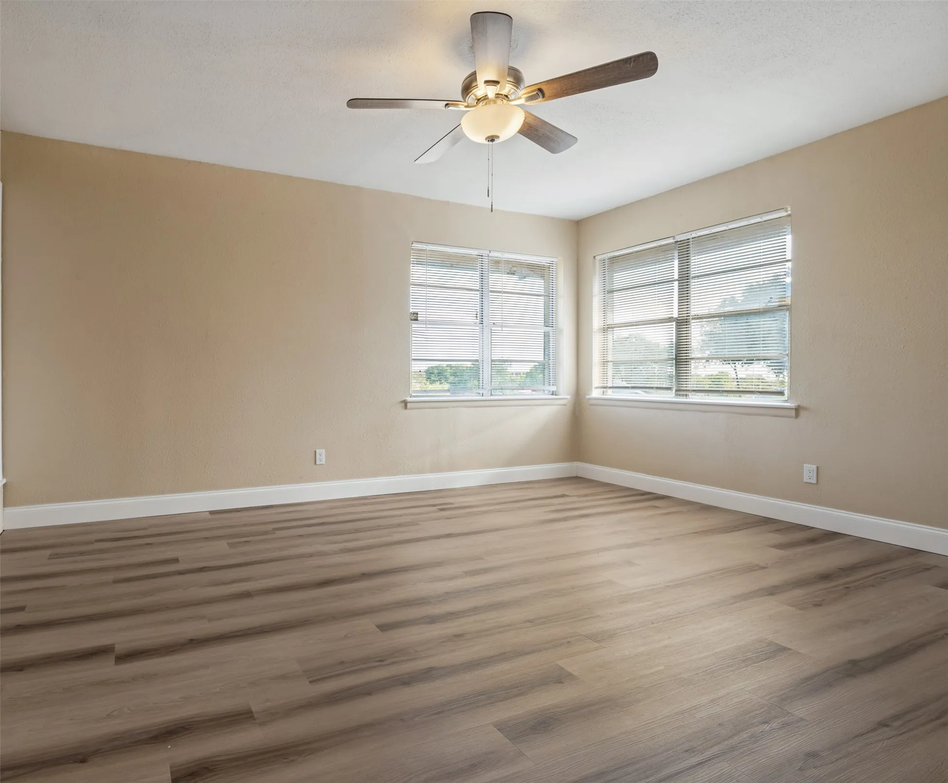 Single Family Residence For Sale in Dallas County , 325 Crescent Drive, Grand Prairie, Texas 75050, 4 Bedroom, 2 Bathroom, 2 Garage spaces, 2,609 Sqft, built in 1957, mls#21402683, Real Estate Agent in Grand Prairie, Homes For Sale in Dallas county, Homes For Sale in Grand Prairie, Realtor in Grand Prairie Texas, Real Estate Brokerage Independent Realty Texas, Luminita Cordes Realtor