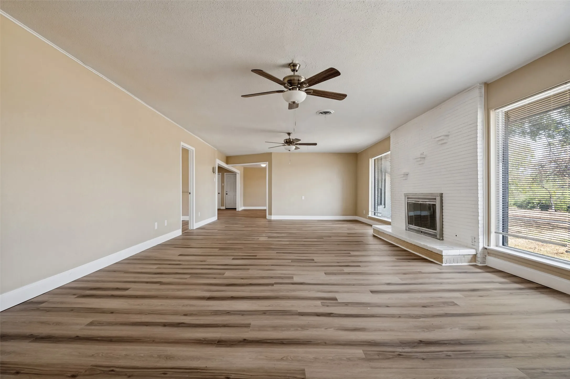 Single Family Residence For Sale in Dallas County , 325 Crescent Drive, Grand Prairie, Texas 75050, 4 Bedroom, 2 Bathroom, 2 Garage spaces, 2,609 Sqft, built in 1957, mls#21402683, Real Estate Agent in Grand Prairie, Homes For Sale in Dallas county, Homes For Sale in Grand Prairie, Realtor in Grand Prairie Texas, Real Estate Brokerage Independent Realty Texas, Luminita Cordes Realtor