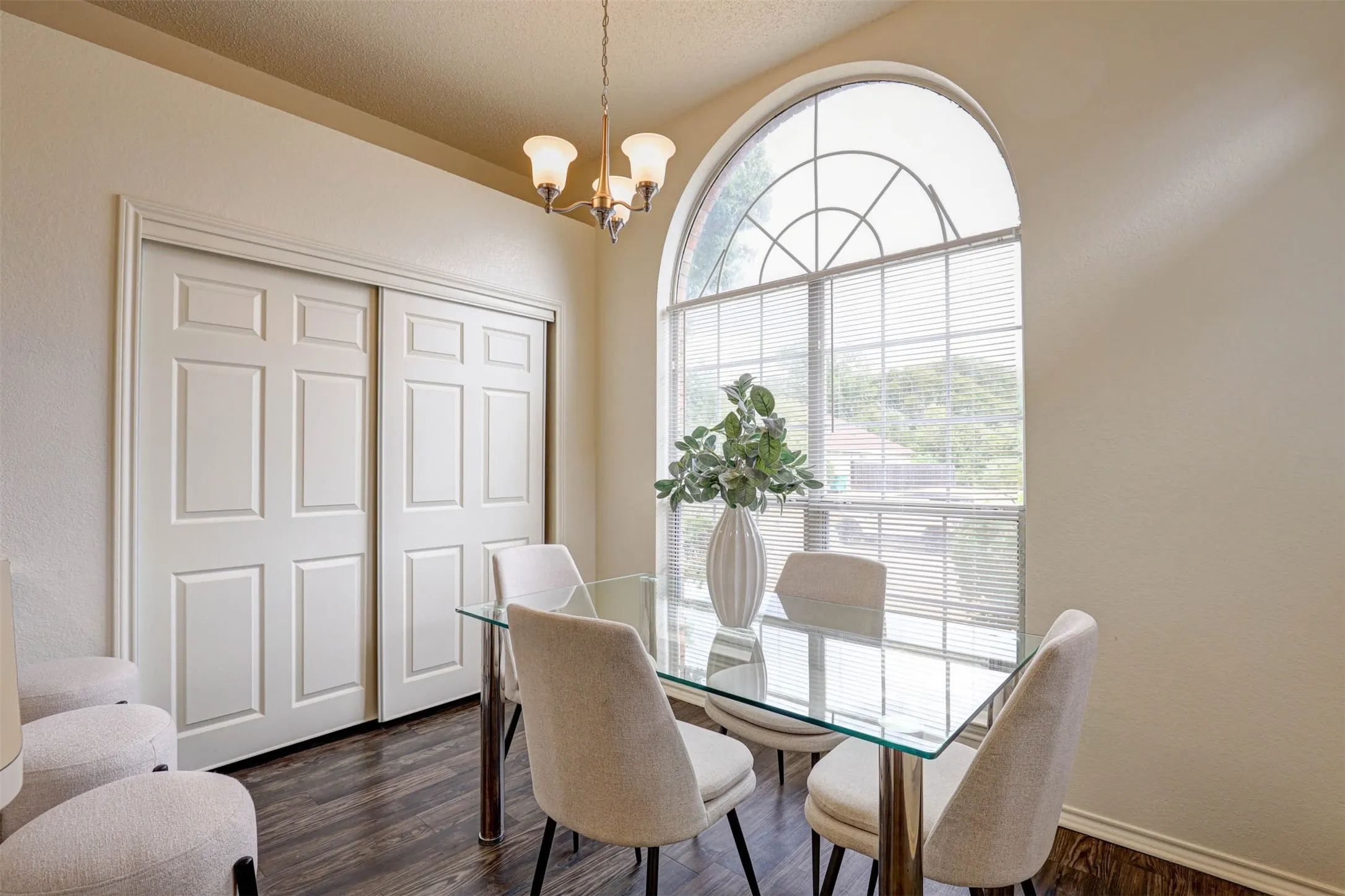 Breakfast area could accommodate a large table.
