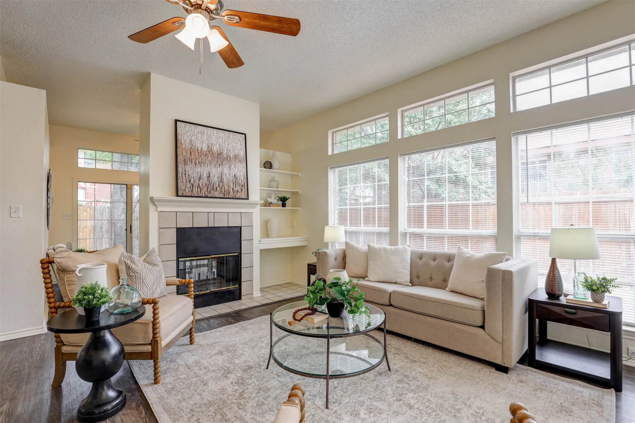 Bright and open family room. This  feels like home.