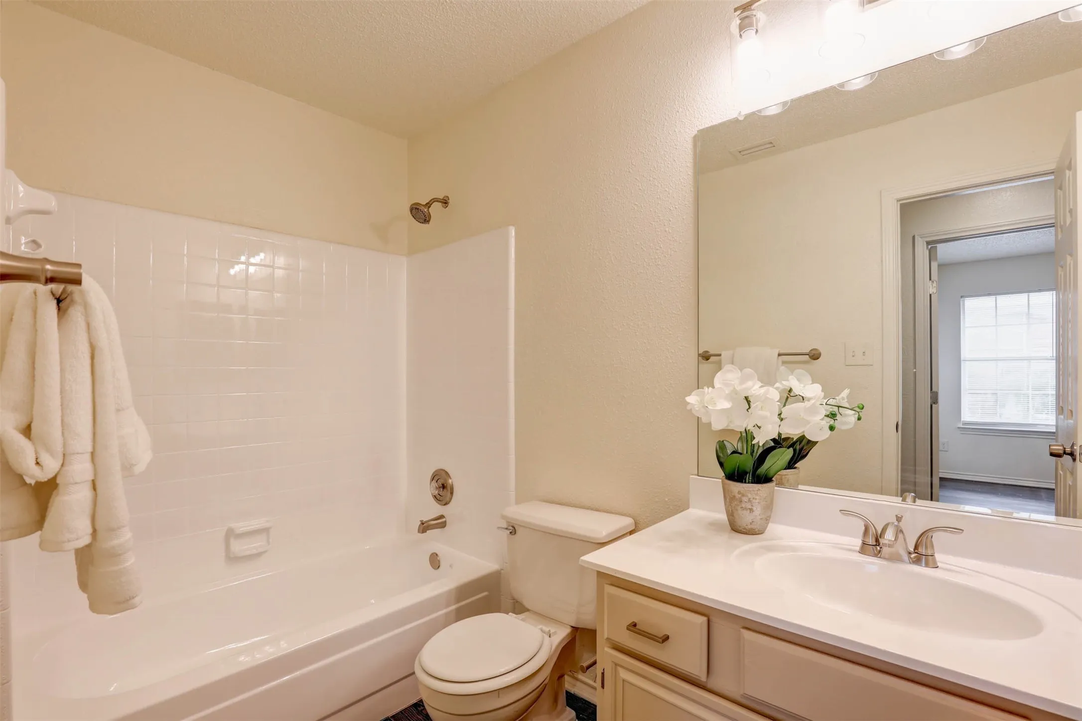 Very nice hall bath to start your day in.