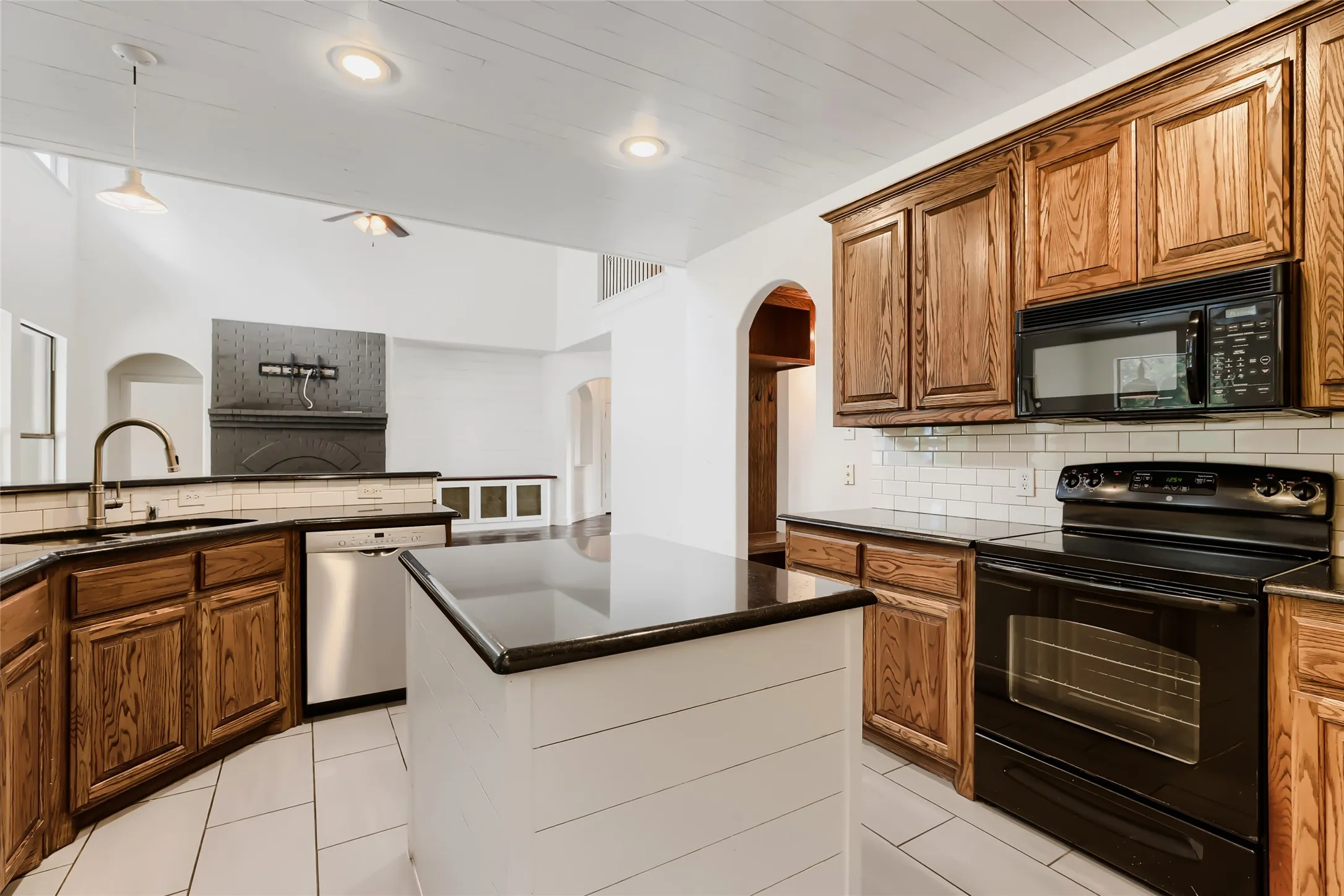 Single Family Residence For Sale in Denton County , 116 Crooked Cove, Argyle, Texas 76226, 4 Bedroom, 3 Bathroom, 2 Garage spaces, 3,323 Sqft, built in 2007, mls#21401397, Real Estate Agent in Argyle, Homes For Sale in Denton county, Homes For Sale in Argyle, Realtor in Argyle Texas, Real Estate Brokerage Independent Realty Texas, Luminita Cordes Realtor