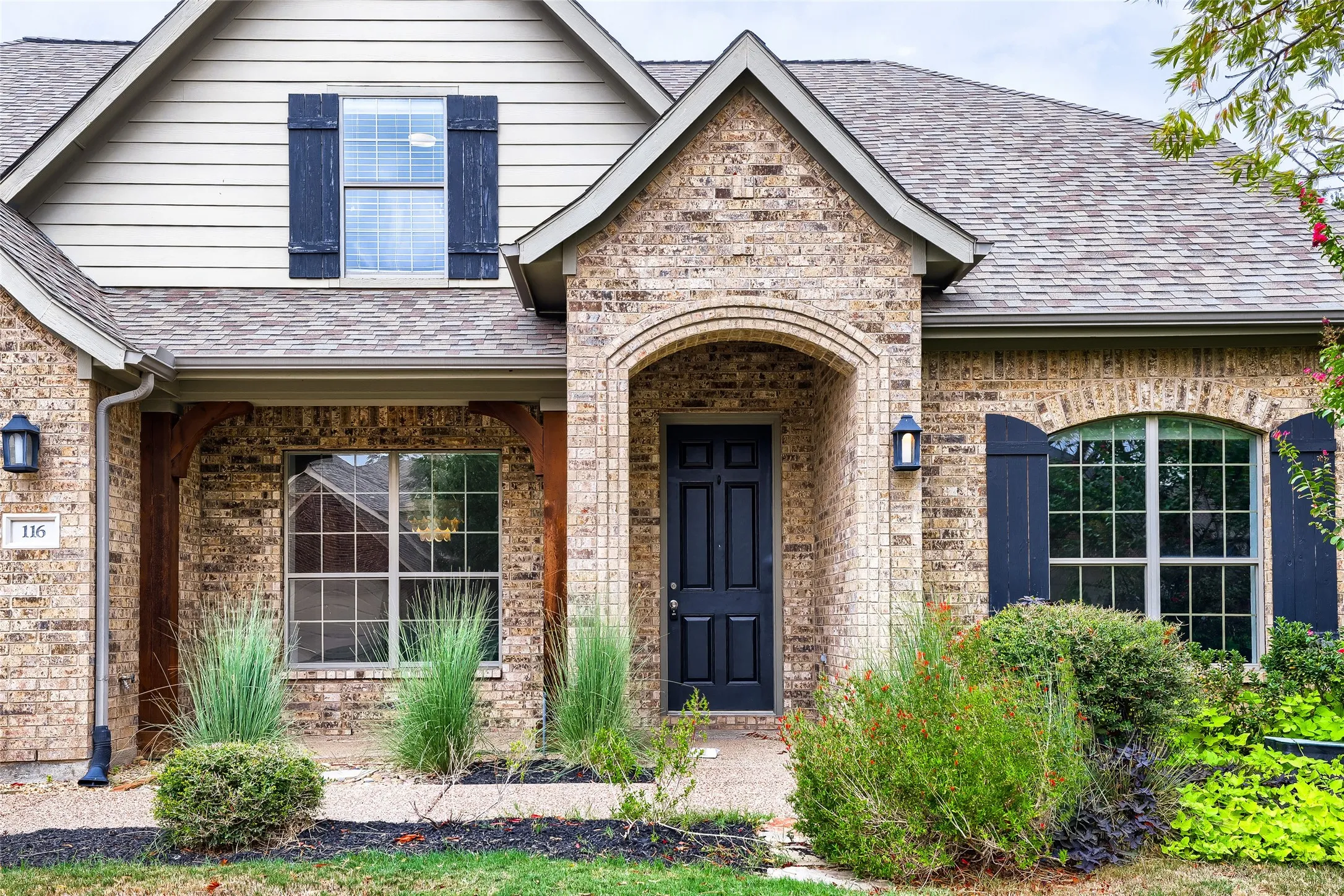 Single Family Residence For Sale in Denton County , 116 Crooked Cove, Argyle, Texas 76226, 4 Bedroom, 3 Bathroom, 2 Garage spaces, 3,323 Sqft, built in 2007, mls#21401397, Real Estate Agent in Argyle, Homes For Sale in Denton county, Homes For Sale in Argyle, Realtor in Argyle Texas, Real Estate Brokerage Independent Realty Texas, Luminita Cordes Realtor
