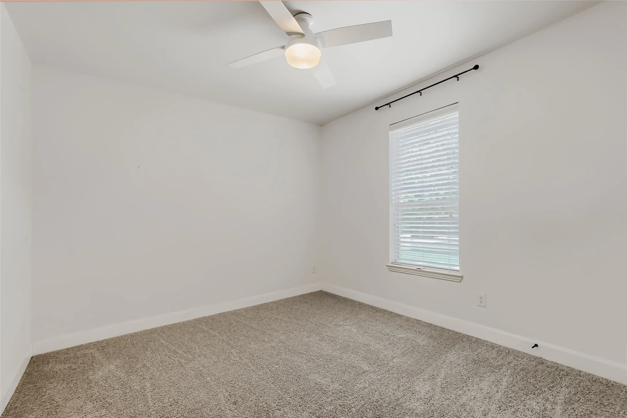 Single Family Residence For Sale in Denton County , 116 Crooked Cove, Argyle, Texas 76226, 4 Bedroom, 3 Bathroom, 2 Garage spaces, 3,323 Sqft, built in 2007, mls#21401397, Real Estate Agent in Argyle, Homes For Sale in Denton county, Homes For Sale in Argyle, Realtor in Argyle Texas, Real Estate Brokerage Independent Realty Texas, Luminita Cordes Realtor