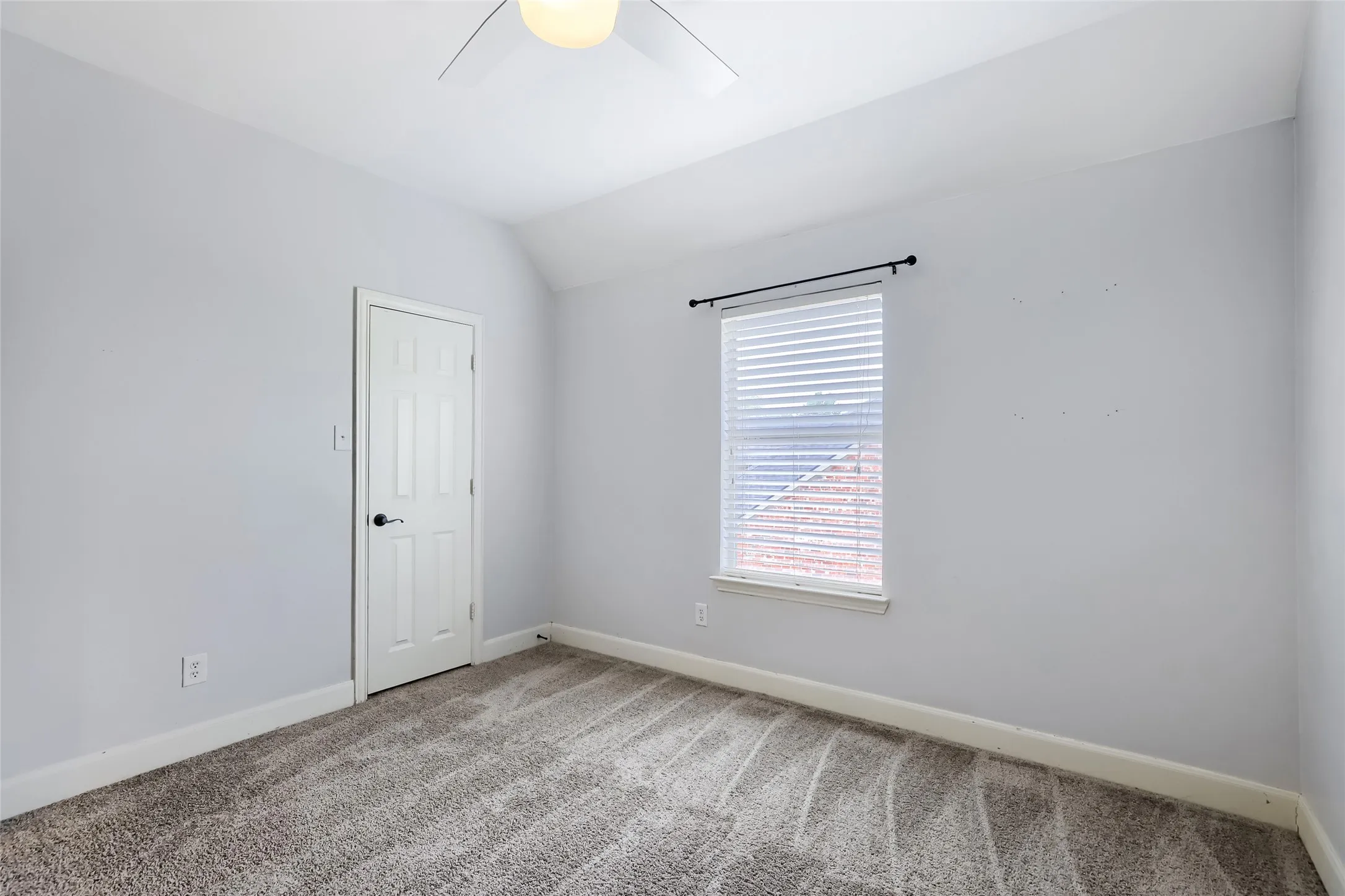 Single Family Residence For Sale in Denton County , 116 Crooked Cove, Argyle, Texas 76226, 4 Bedroom, 3 Bathroom, 2 Garage spaces, 3,323 Sqft, built in 2007, mls#21401397, Real Estate Agent in Argyle, Homes For Sale in Denton county, Homes For Sale in Argyle, Realtor in Argyle Texas, Real Estate Brokerage Independent Realty Texas, Luminita Cordes Realtor