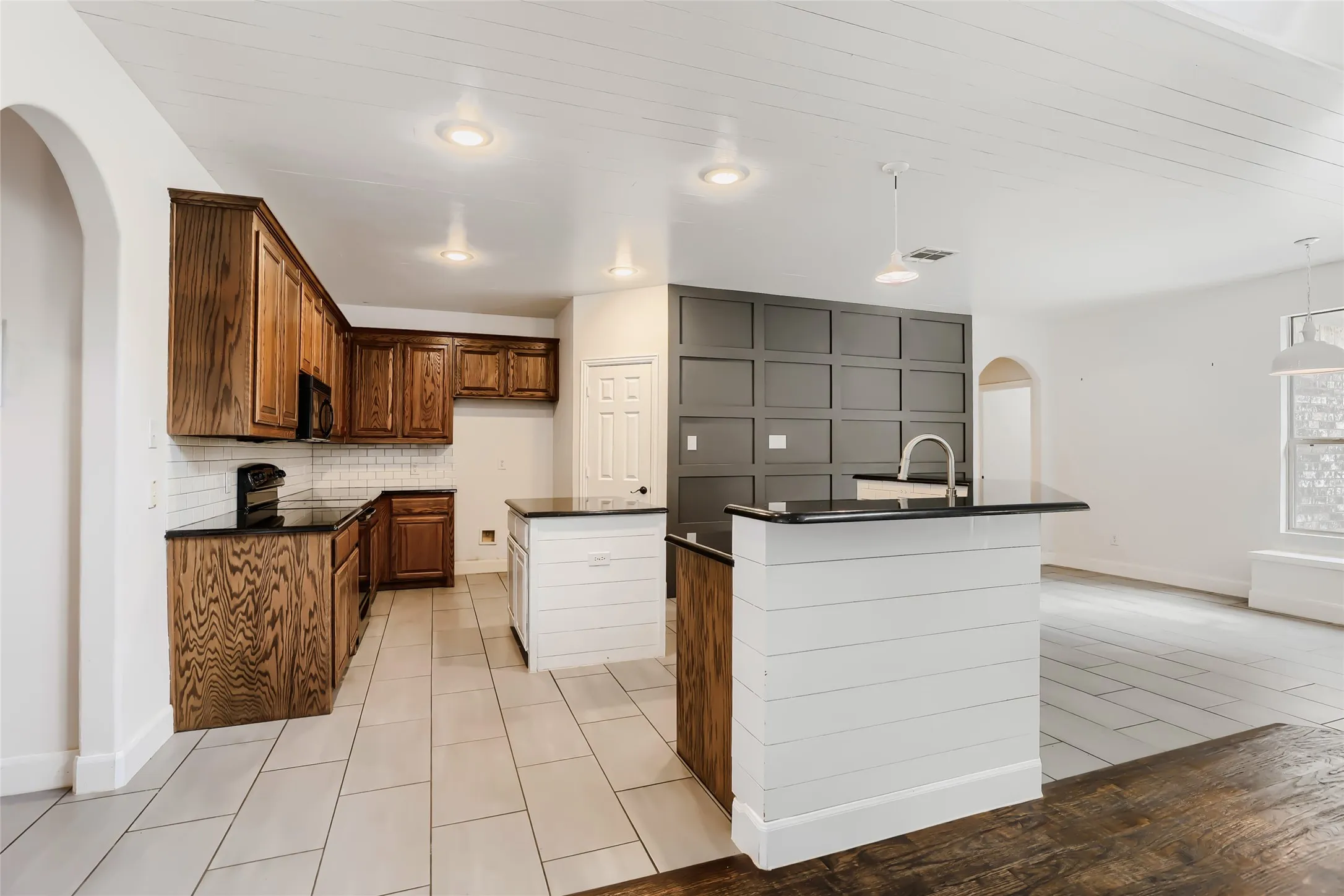 Single Family Residence For Sale in Denton County , 116 Crooked Cove, Argyle, Texas 76226, 4 Bedroom, 3 Bathroom, 2 Garage spaces, 3,323 Sqft, built in 2007, mls#21401397, Real Estate Agent in Argyle, Homes For Sale in Denton county, Homes For Sale in Argyle, Realtor in Argyle Texas, Real Estate Brokerage Independent Realty Texas, Luminita Cordes Realtor