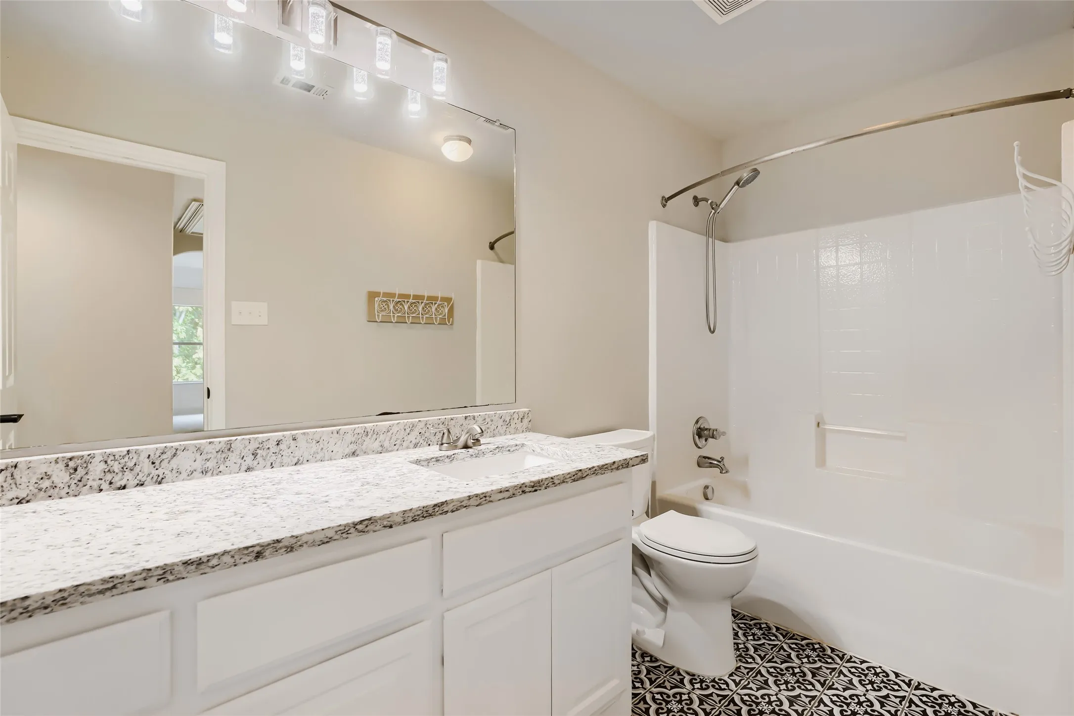 Single Family Residence For Sale in Denton County , 116 Crooked Cove, Argyle, Texas 76226, 4 Bedroom, 3 Bathroom, 2 Garage spaces, 3,323 Sqft, built in 2007, mls#21401397, Real Estate Agent in Argyle, Homes For Sale in Denton county, Homes For Sale in Argyle, Realtor in Argyle Texas, Real Estate Brokerage Independent Realty Texas, Luminita Cordes Realtor