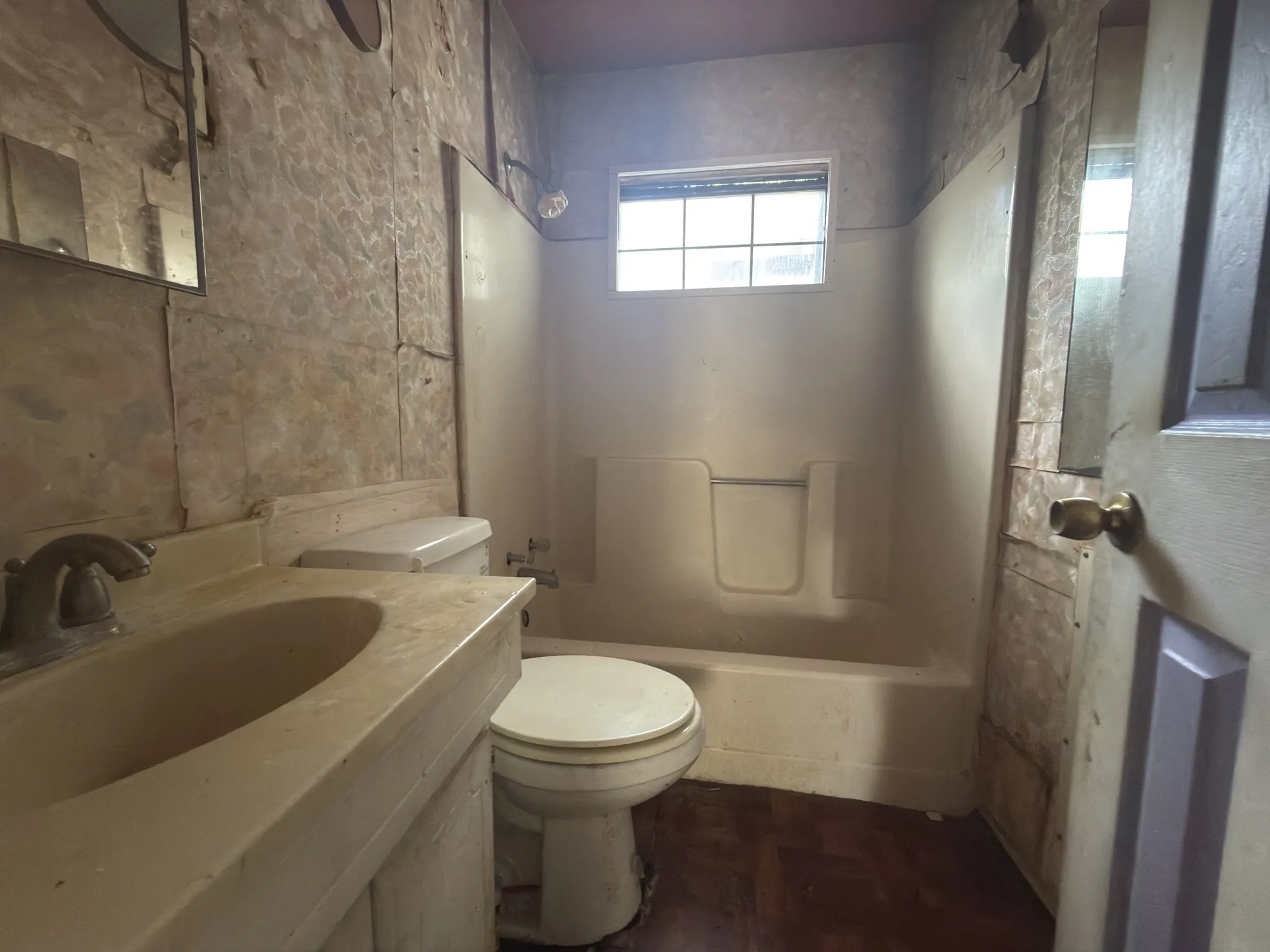 Single Family Residence For Sale in Dallas County , 8367 Transit Street, Dallas, Texas 75217, 2 Bedroom, 1 Bathroom, Garage spaces, 784 Sqft, built in 1949, mls#21402717, Real Estate Agent in Dallas, Homes For Sale in Dallas county, Homes For Sale in Dallas, Realtor in Dallas Texas, Real Estate Brokerage Independent Realty Texas, Luminita Cordes Realtor