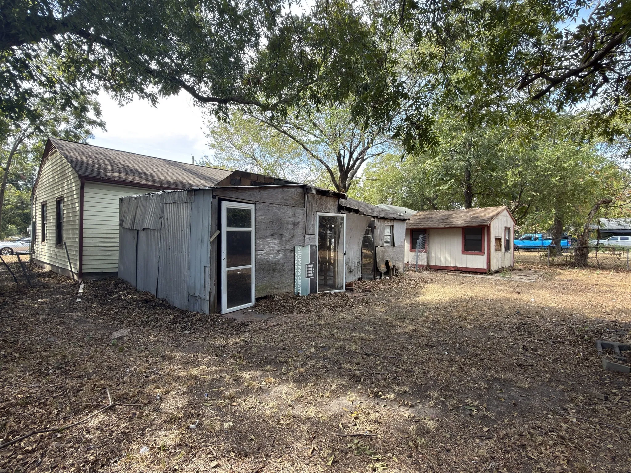 Single Family Residence For Sale in Dallas County , 8367 Transit Street, Dallas, Texas 75217, 2 Bedroom, 1 Bathroom, Garage spaces, 784 Sqft, built in 1949, mls#21402717, Real Estate Agent in Dallas, Homes For Sale in Dallas county, Homes For Sale in Dallas, Realtor in Dallas Texas, Real Estate Brokerage Independent Realty Texas, Luminita Cordes Realtor