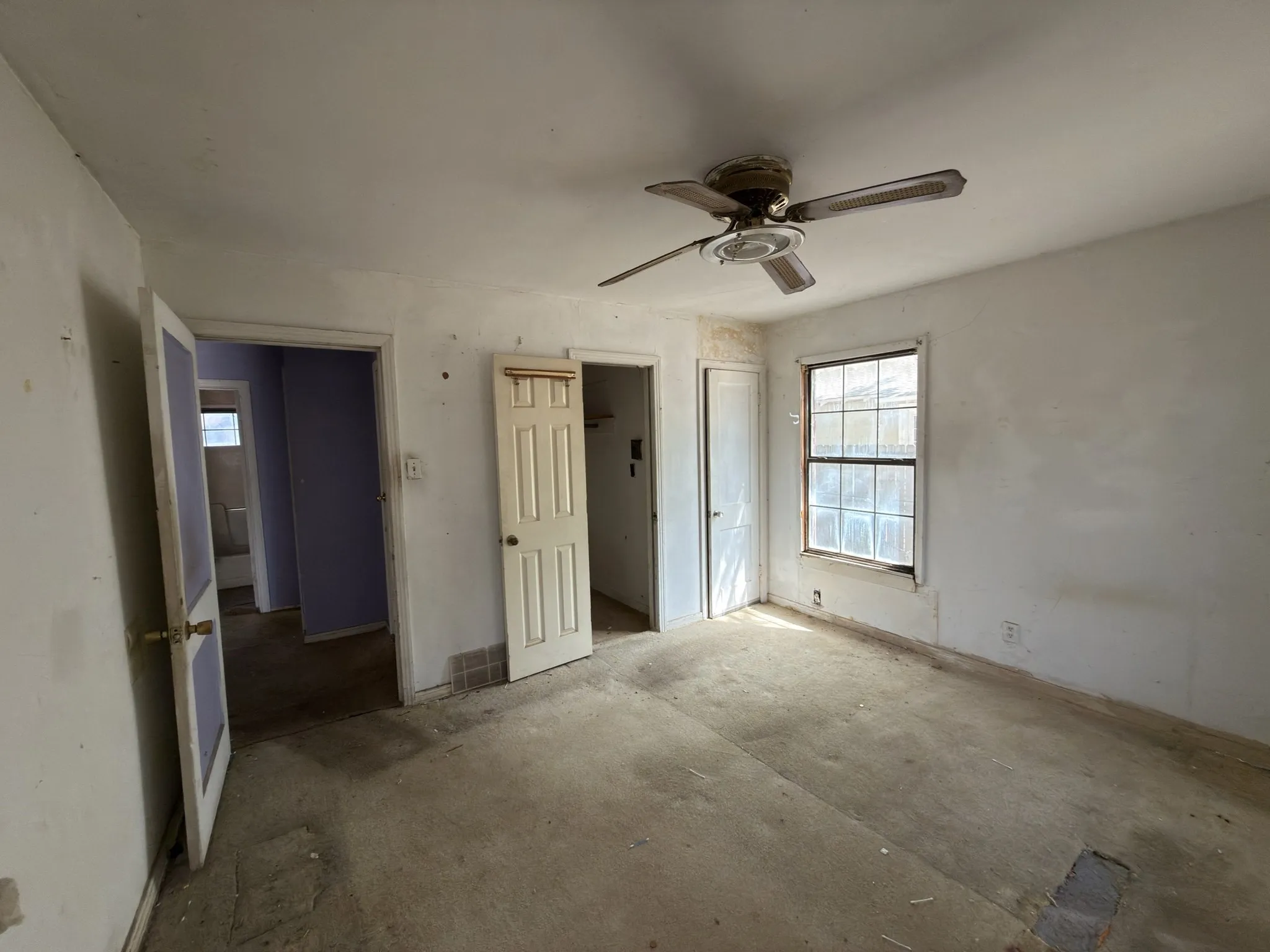 Single Family Residence For Sale in Dallas County , 8367 Transit Street, Dallas, Texas 75217, 2 Bedroom, 1 Bathroom, Garage spaces, 784 Sqft, built in 1949, mls#21402717, Real Estate Agent in Dallas, Homes For Sale in Dallas county, Homes For Sale in Dallas, Realtor in Dallas Texas, Real Estate Brokerage Independent Realty Texas, Luminita Cordes Realtor