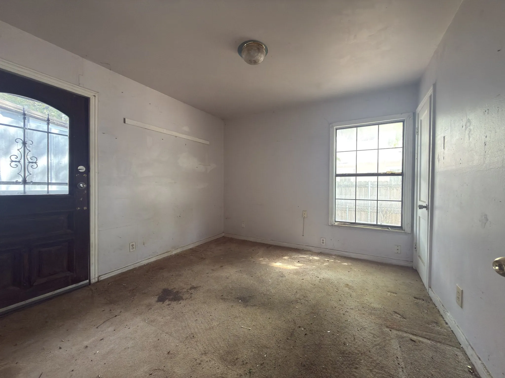 Single Family Residence For Sale in Dallas County , 8367 Transit Street, Dallas, Texas 75217, 2 Bedroom, 1 Bathroom, Garage spaces, 784 Sqft, built in 1949, mls#21402717, Real Estate Agent in Dallas, Homes For Sale in Dallas county, Homes For Sale in Dallas, Realtor in Dallas Texas, Real Estate Brokerage Independent Realty Texas, Luminita Cordes Realtor