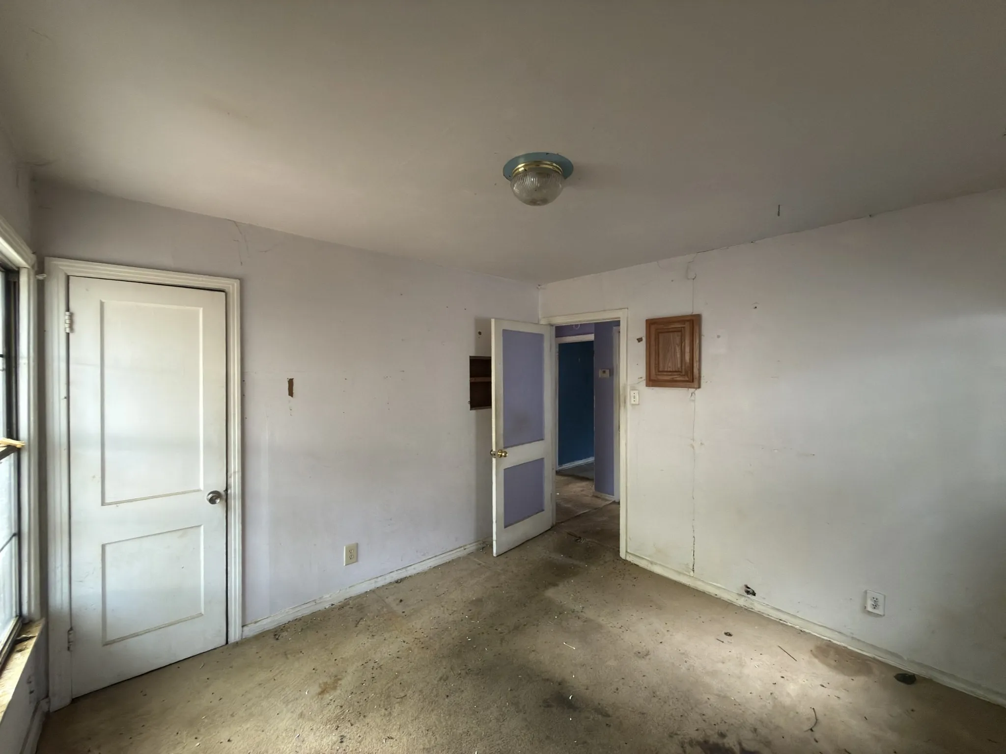 Single Family Residence For Sale in Dallas County , 8367 Transit Street, Dallas, Texas 75217, 2 Bedroom, 1 Bathroom, Garage spaces, 784 Sqft, built in 1949, mls#21402717, Real Estate Agent in Dallas, Homes For Sale in Dallas county, Homes For Sale in Dallas, Realtor in Dallas Texas, Real Estate Brokerage Independent Realty Texas, Luminita Cordes Realtor
