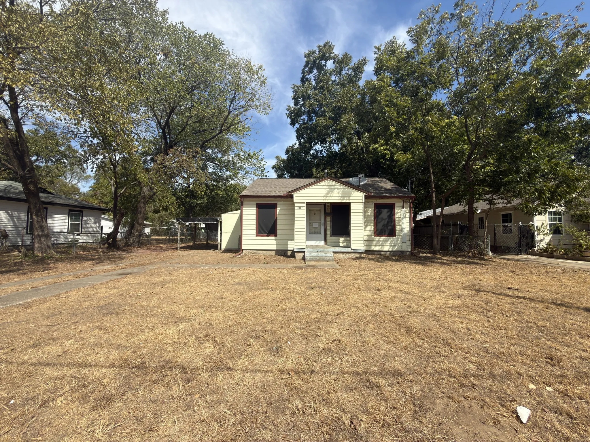 Single Family Residence For Sale in Dallas County , 8367 Transit Street, Dallas, Texas 75217, 2 Bedroom, 1 Bathroom, Garage spaces, 784 Sqft, built in 1949, mls#21402717, Real Estate Agent in Dallas, Homes For Sale in Dallas county, Homes For Sale in Dallas, Realtor in Dallas Texas, Real Estate Brokerage Independent Realty Texas, Luminita Cordes Realtor