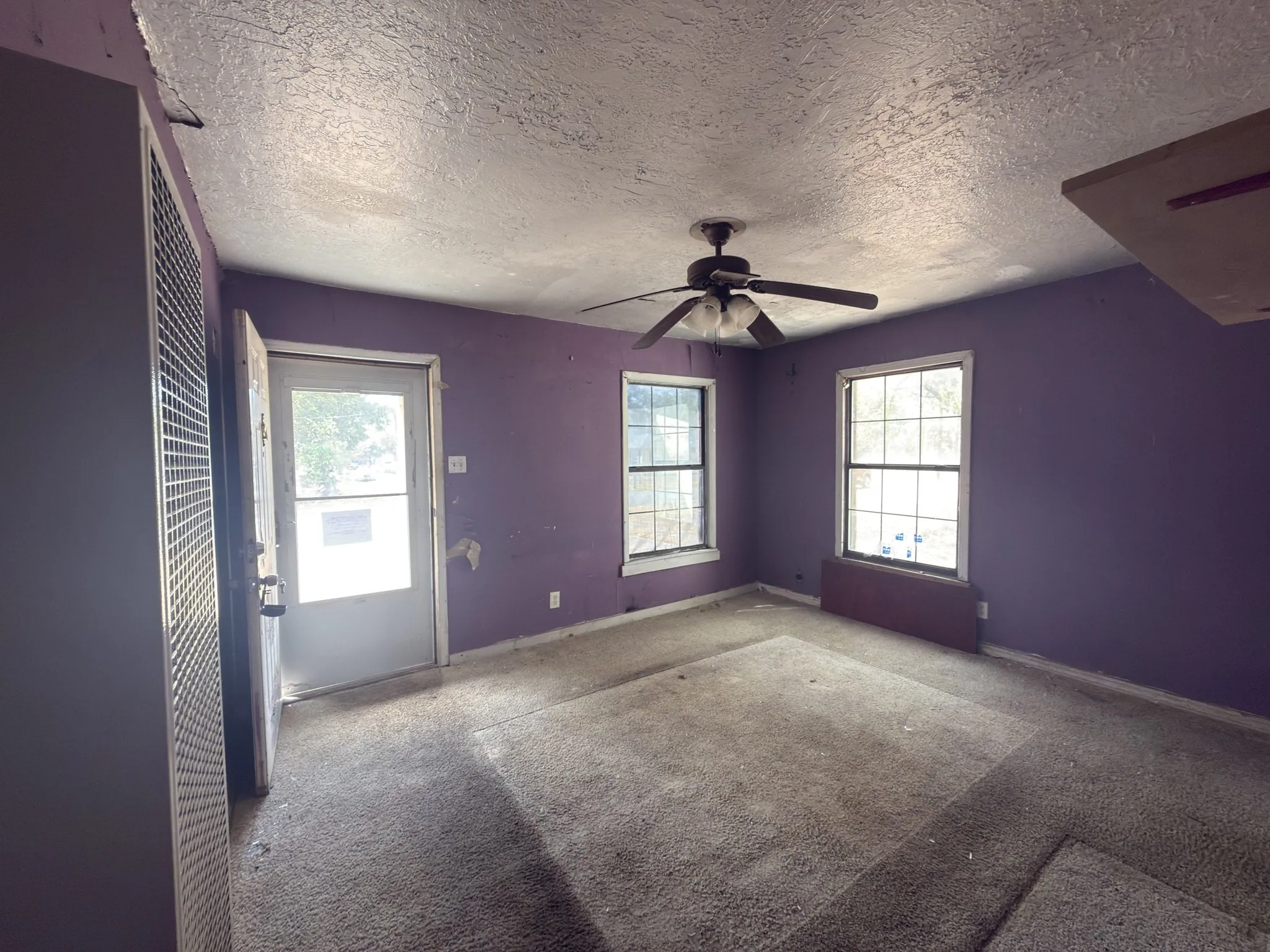 Single Family Residence For Sale in Dallas County , 8367 Transit Street, Dallas, Texas 75217, 2 Bedroom, 1 Bathroom, Garage spaces, 784 Sqft, built in 1949, mls#21402717, Real Estate Agent in Dallas, Homes For Sale in Dallas county, Homes For Sale in Dallas, Realtor in Dallas Texas, Real Estate Brokerage Independent Realty Texas, Luminita Cordes Realtor