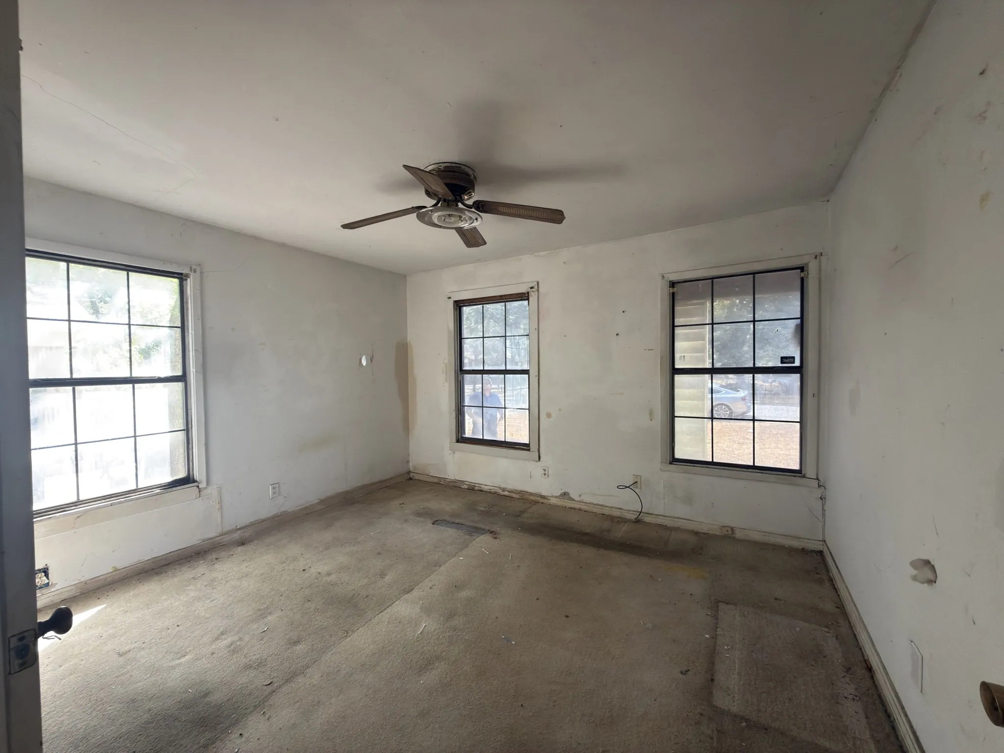 Single Family Residence For Sale in Dallas County , 8367 Transit Street, Dallas, Texas 75217, 2 Bedroom, 1 Bathroom, Garage spaces, 784 Sqft, built in 1949, mls#21402717, Real Estate Agent in Dallas, Homes For Sale in Dallas county, Homes For Sale in Dallas, Realtor in Dallas Texas, Real Estate Brokerage Independent Realty Texas, Luminita Cordes Realtor