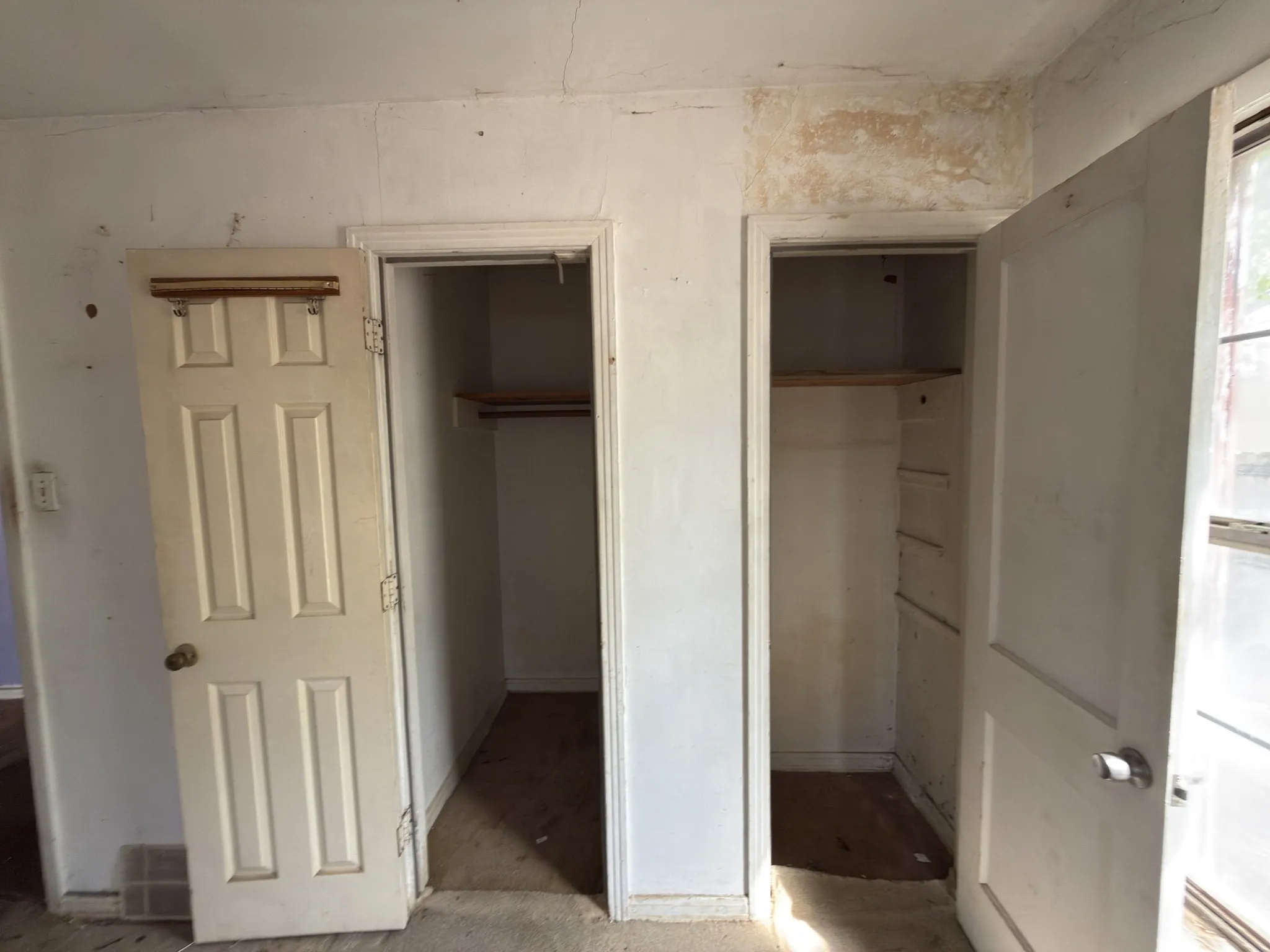 Single Family Residence For Sale in Dallas County , 8367 Transit Street, Dallas, Texas 75217, 2 Bedroom, 1 Bathroom, Garage spaces, 784 Sqft, built in 1949, mls#21402717, Real Estate Agent in Dallas, Homes For Sale in Dallas county, Homes For Sale in Dallas, Realtor in Dallas Texas, Real Estate Brokerage Independent Realty Texas, Luminita Cordes Realtor