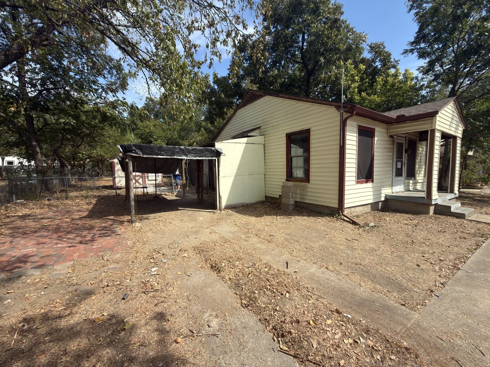 Single Family Residence For Sale in Dallas County , 8367 Transit Street, Dallas, Texas 75217, 2 Bedroom, 1 Bathroom, Garage spaces, 784 Sqft, built in 1949, mls#21402717, Real Estate Agent in Dallas, Homes For Sale in Dallas county, Homes For Sale in Dallas, Realtor in Dallas Texas, Real Estate Brokerage Independent Realty Texas, Luminita Cordes Realtor
