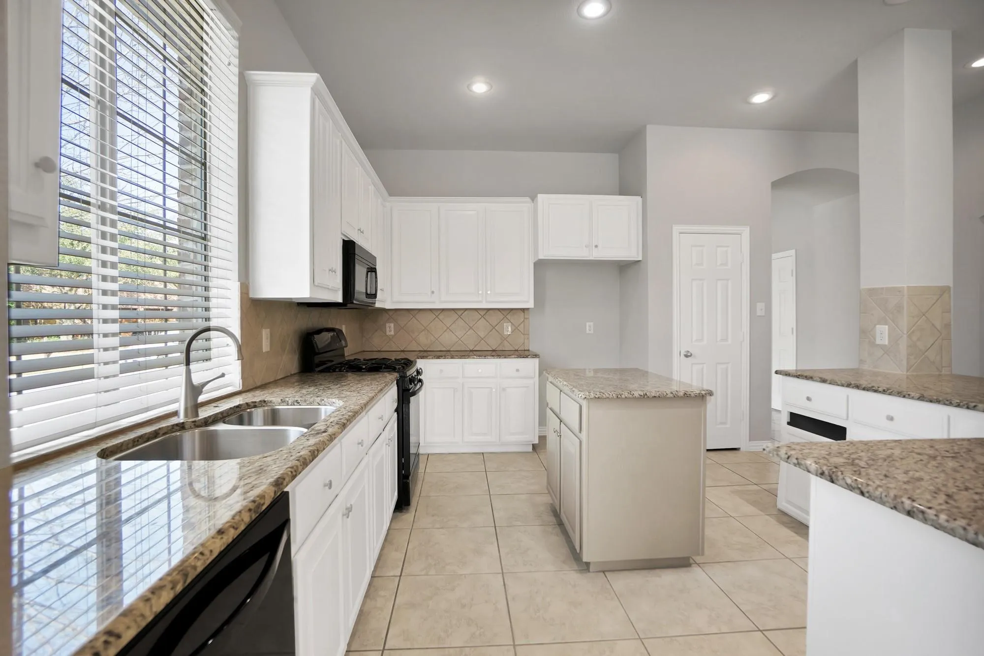 Single Family Residence For Rent in Rockwall County , 256 White Drive, Fate, Texas 75087, 3 Bedroom, 2 Bathroom, 2 Garage spaces, 2,030 Sqft, built in 2006, mls#21402736, Real Estate Agent in Fate, Homes For Rent in Rockwall county, Homes For Rent in Fate, Realtor in Fate Texas, Real Estate Brokerage Independent Realty Texas, Luminita Cordes Realtor
