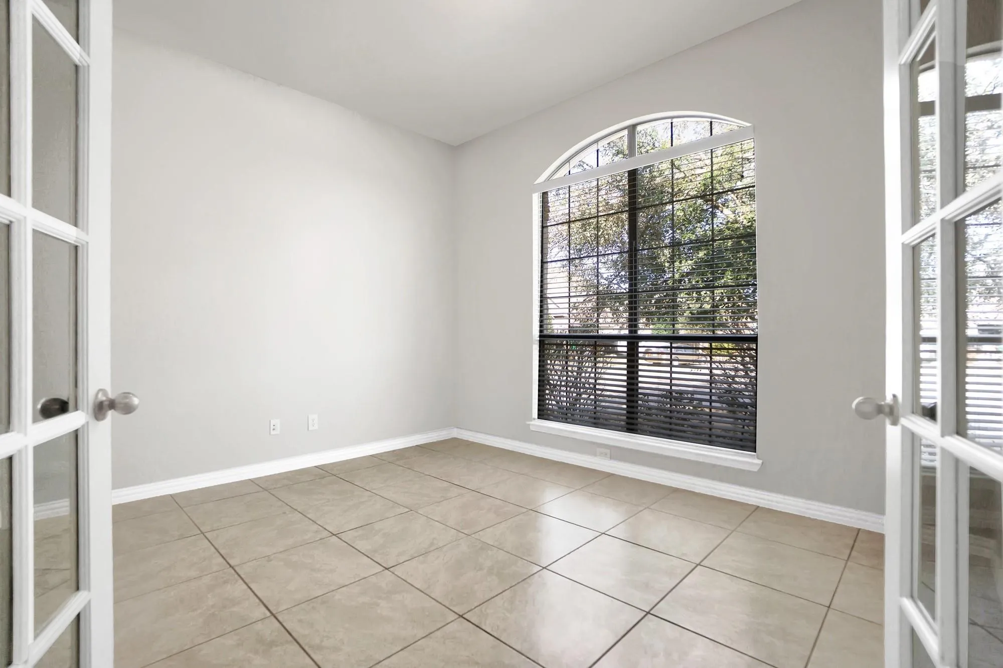 Single Family Residence For Rent in Rockwall County , 256 White Drive, Fate, Texas 75087, 3 Bedroom, 2 Bathroom, 2 Garage spaces, 2,030 Sqft, built in 2006, mls#21402736, Real Estate Agent in Fate, Homes For Rent in Rockwall county, Homes For Rent in Fate, Realtor in Fate Texas, Real Estate Brokerage Independent Realty Texas, Luminita Cordes Realtor