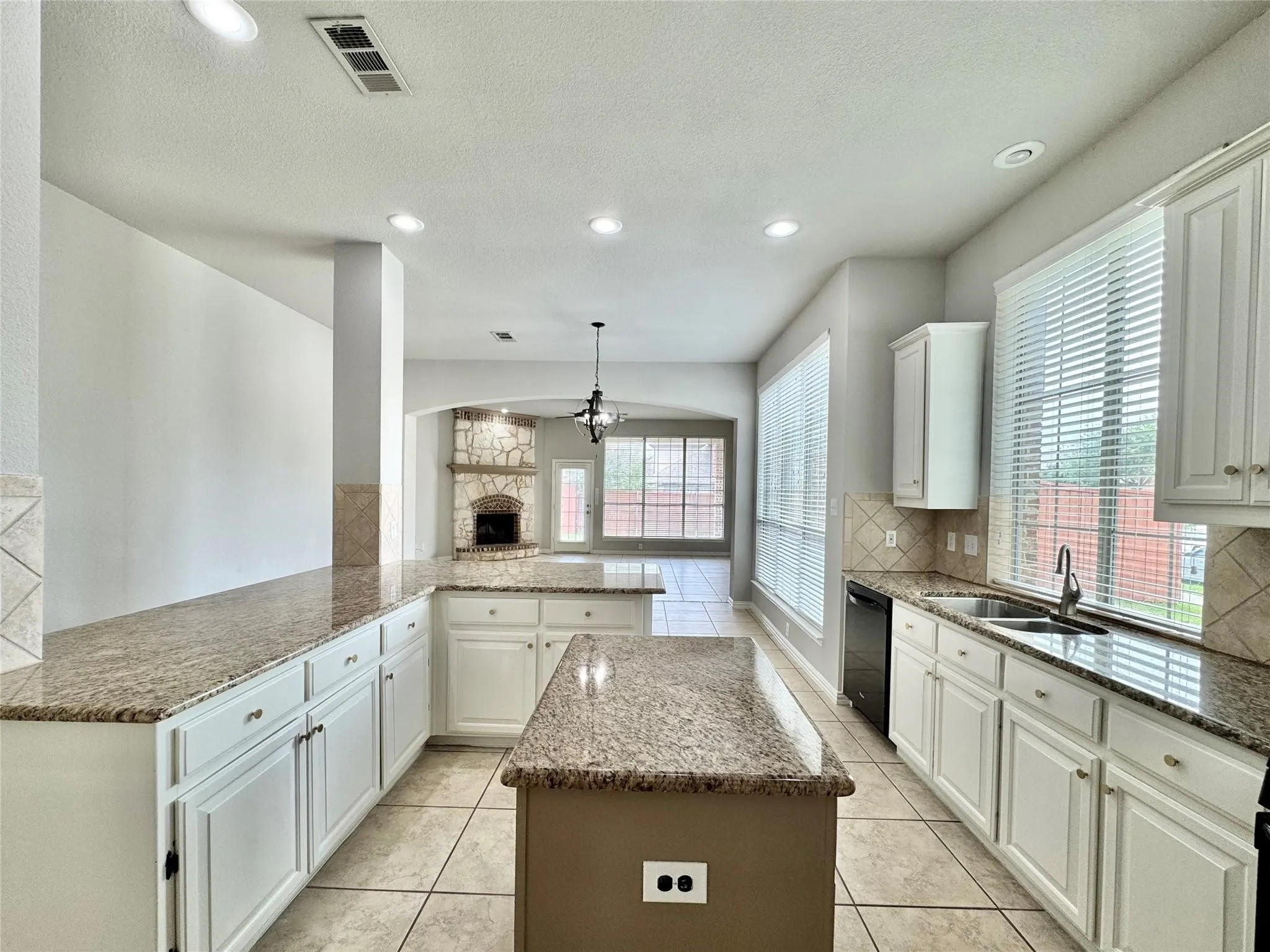 Single Family Residence For Rent in Rockwall County , 256 White Drive, Fate, Texas 75087, 3 Bedroom, 2 Bathroom, 2 Garage spaces, 2,030 Sqft, built in 2006, mls#21402736, Real Estate Agent in Fate, Homes For Rent in Rockwall county, Homes For Rent in Fate, Realtor in Fate Texas, Real Estate Brokerage Independent Realty Texas, Luminita Cordes Realtor
