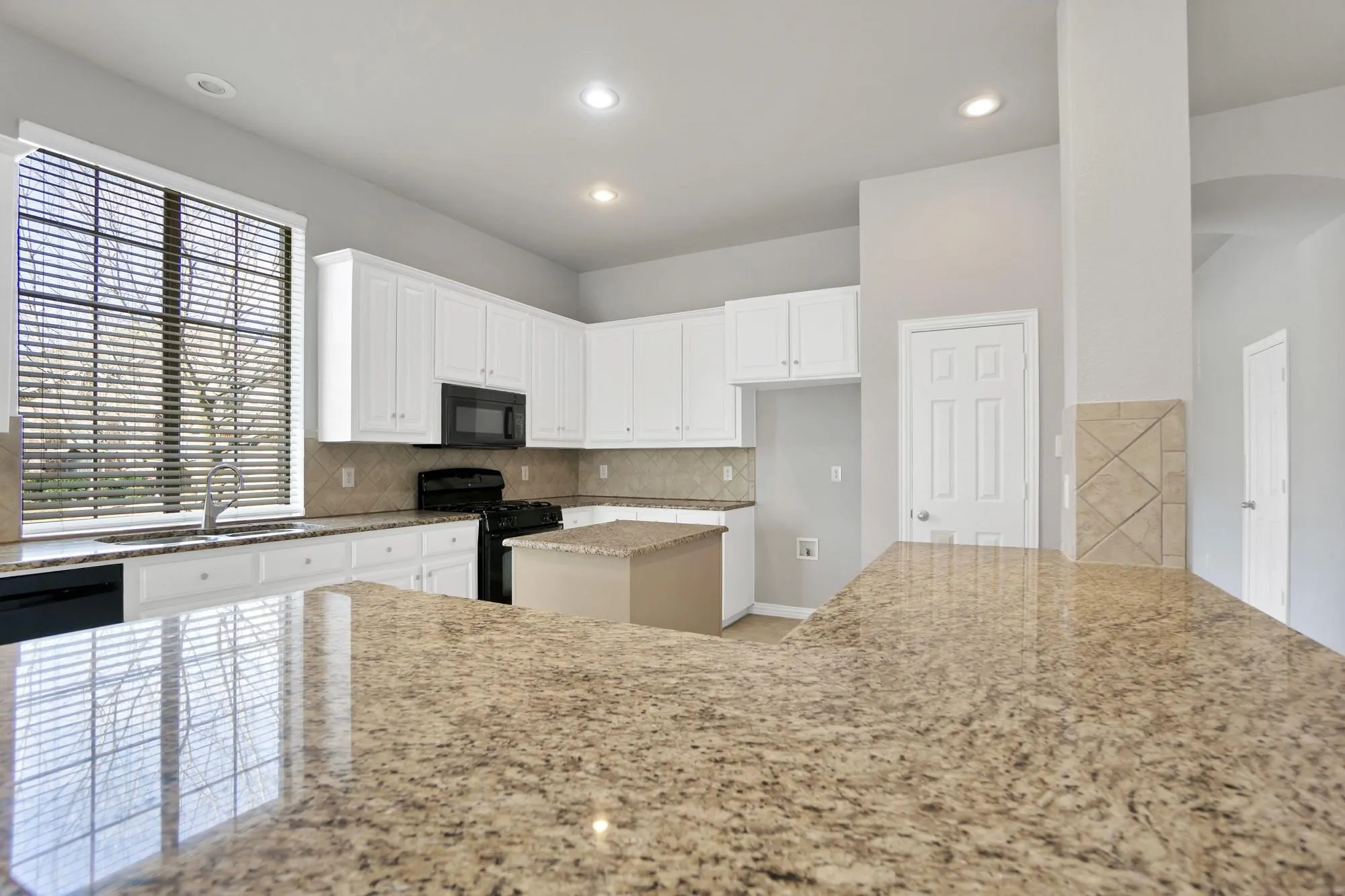 Single Family Residence For Rent in Rockwall County , 256 White Drive, Fate, Texas 75087, 3 Bedroom, 2 Bathroom, 2 Garage spaces, 2,030 Sqft, built in 2006, mls#21402736, Real Estate Agent in Fate, Homes For Rent in Rockwall county, Homes For Rent in Fate, Realtor in Fate Texas, Real Estate Brokerage Independent Realty Texas, Luminita Cordes Realtor