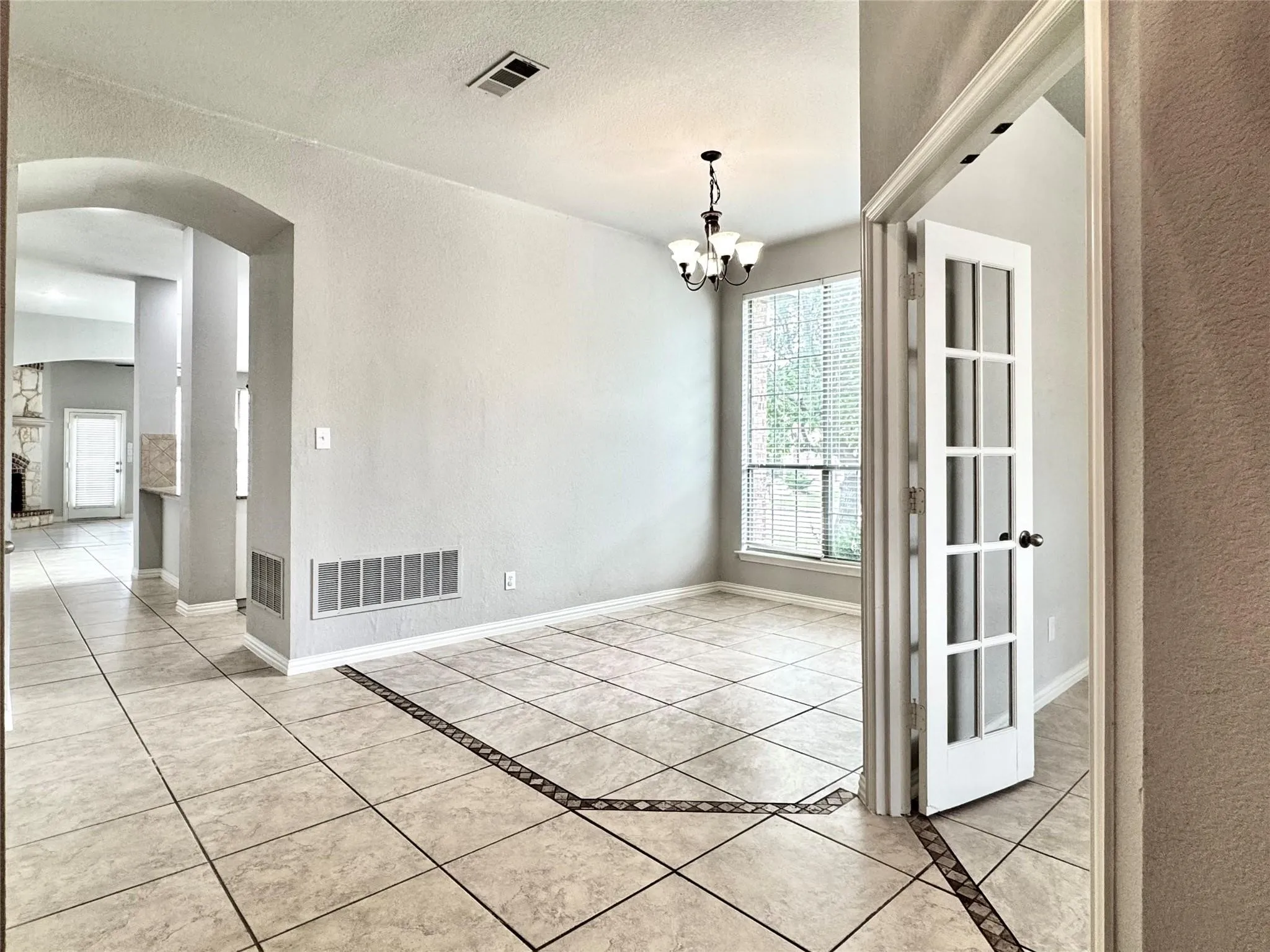 Single Family Residence For Rent in Rockwall County , 256 White Drive, Fate, Texas 75087, 3 Bedroom, 2 Bathroom, 2 Garage spaces, 2,030 Sqft, built in 2006, mls#21402736, Real Estate Agent in Fate, Homes For Rent in Rockwall county, Homes For Rent in Fate, Realtor in Fate Texas, Real Estate Brokerage Independent Realty Texas, Luminita Cordes Realtor