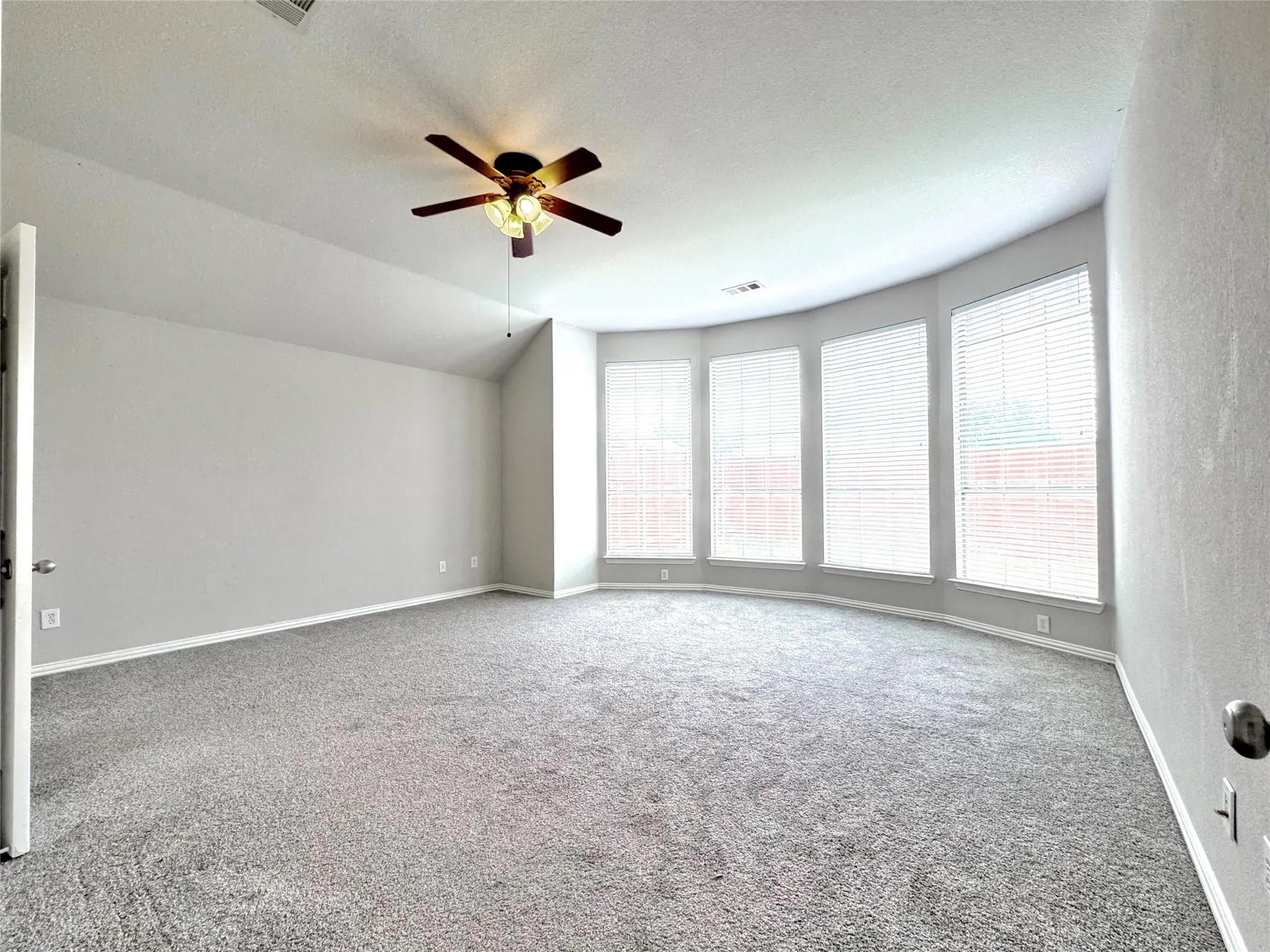 Single Family Residence For Rent in Rockwall County , 256 White Drive, Fate, Texas 75087, 3 Bedroom, 2 Bathroom, 2 Garage spaces, 2,030 Sqft, built in 2006, mls#21402736, Real Estate Agent in Fate, Homes For Rent in Rockwall county, Homes For Rent in Fate, Realtor in Fate Texas, Real Estate Brokerage Independent Realty Texas, Luminita Cordes Realtor