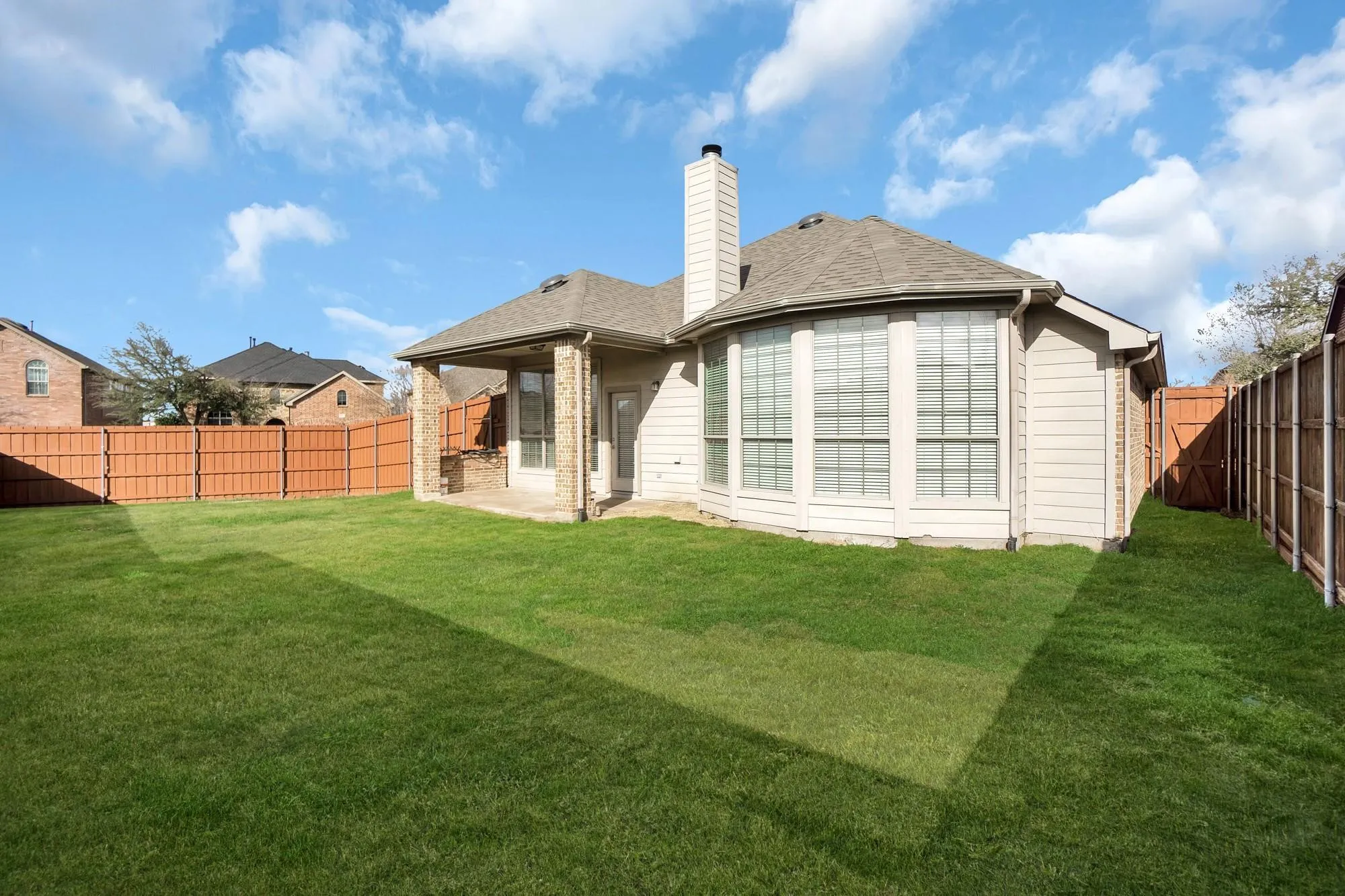 Single Family Residence For Rent in Rockwall County , 256 White Drive, Fate, Texas 75087, 3 Bedroom, 2 Bathroom, 2 Garage spaces, 2,030 Sqft, built in 2006, mls#21402736, Real Estate Agent in Fate, Homes For Rent in Rockwall county, Homes For Rent in Fate, Realtor in Fate Texas, Real Estate Brokerage Independent Realty Texas, Luminita Cordes Realtor