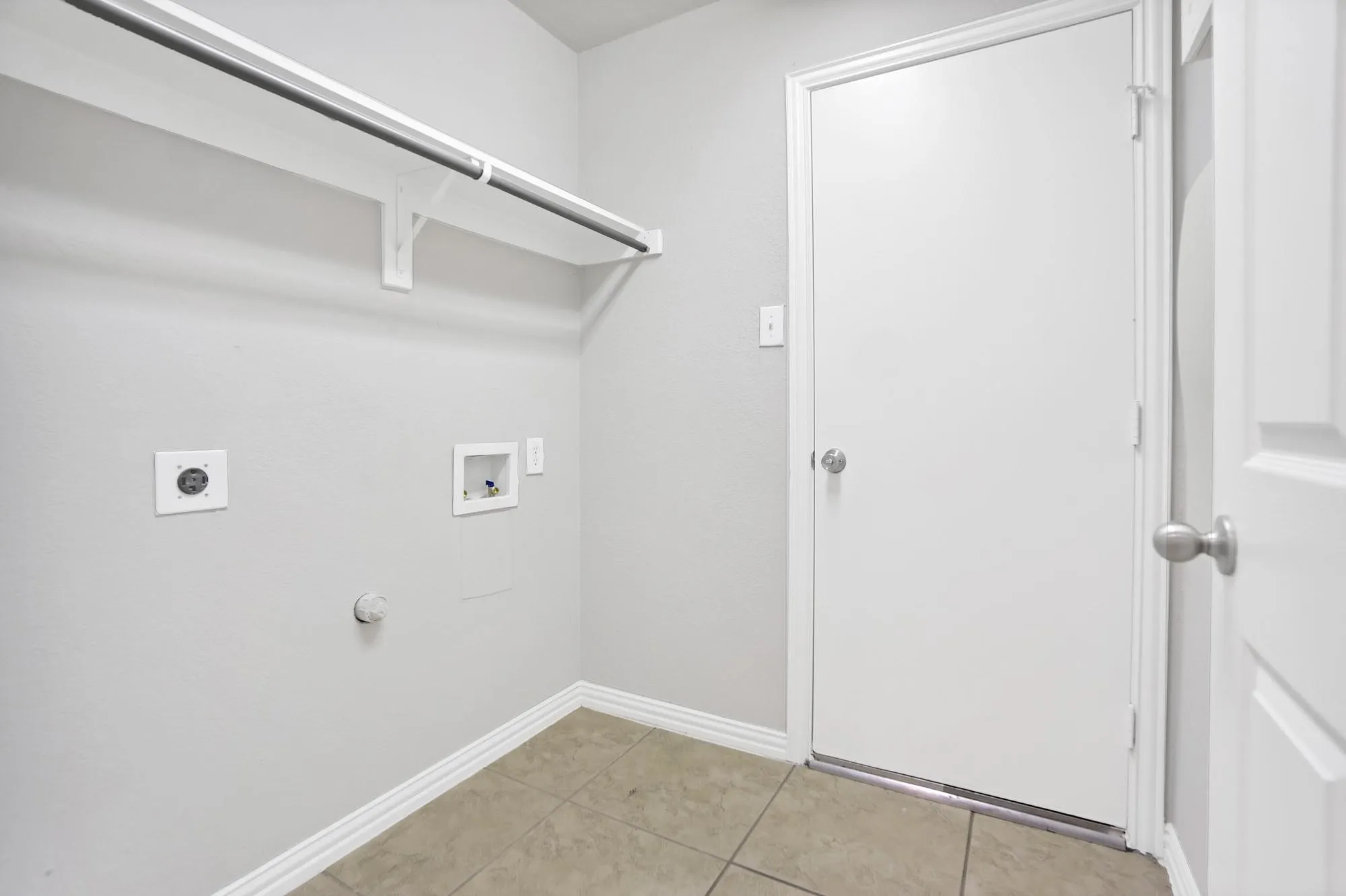 Single Family Residence For Rent in Rockwall County , 256 White Drive, Fate, Texas 75087, 3 Bedroom, 2 Bathroom, 2 Garage spaces, 2,030 Sqft, built in 2006, mls#21402736, Real Estate Agent in Fate, Homes For Rent in Rockwall county, Homes For Rent in Fate, Realtor in Fate Texas, Real Estate Brokerage Independent Realty Texas, Luminita Cordes Realtor