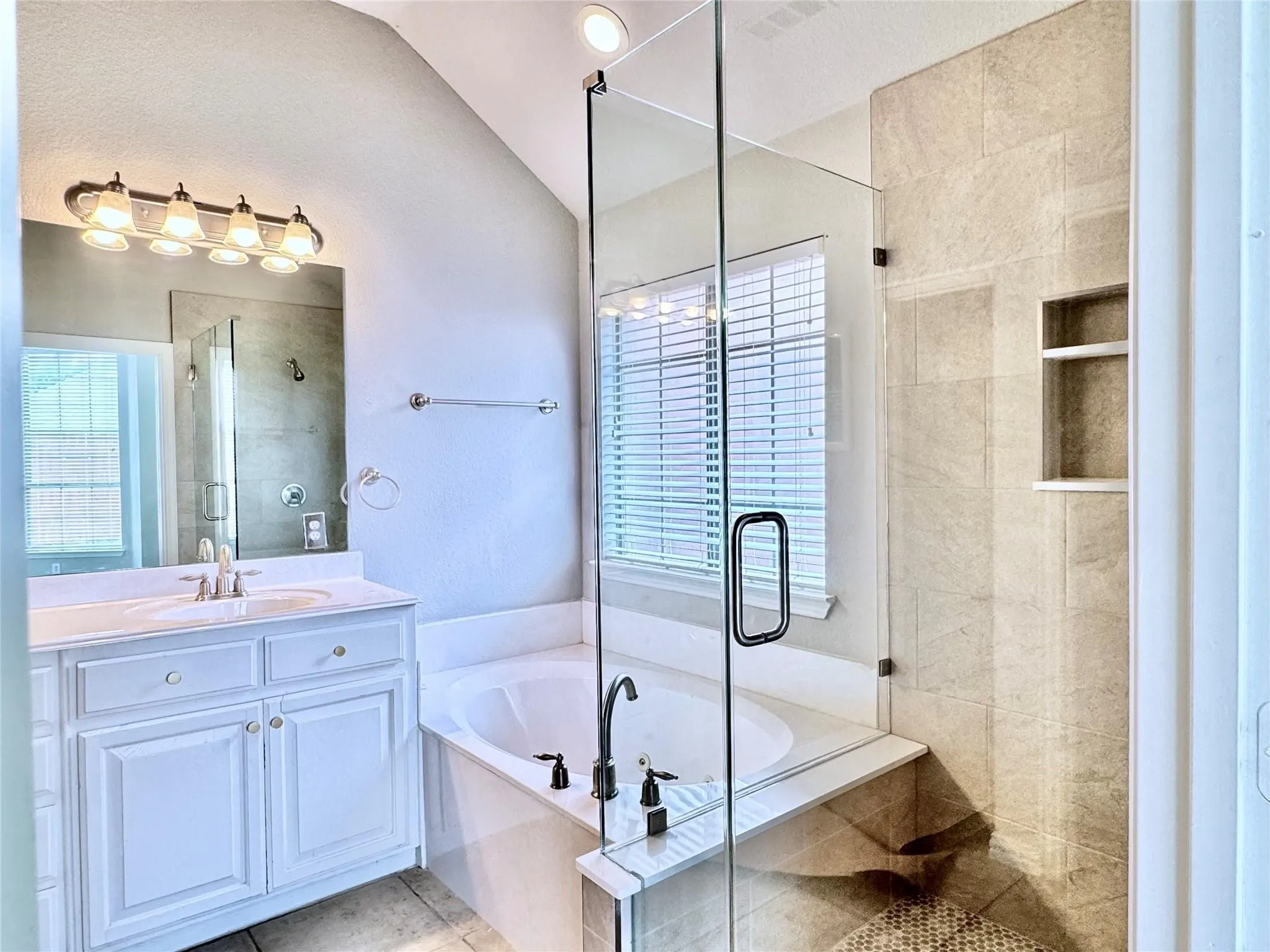 Single Family Residence For Rent in Rockwall County , 256 White Drive, Fate, Texas 75087, 3 Bedroom, 2 Bathroom, 2 Garage spaces, 2,030 Sqft, built in 2006, mls#21402736, Real Estate Agent in Fate, Homes For Rent in Rockwall county, Homes For Rent in Fate, Realtor in Fate Texas, Real Estate Brokerage Independent Realty Texas, Luminita Cordes Realtor