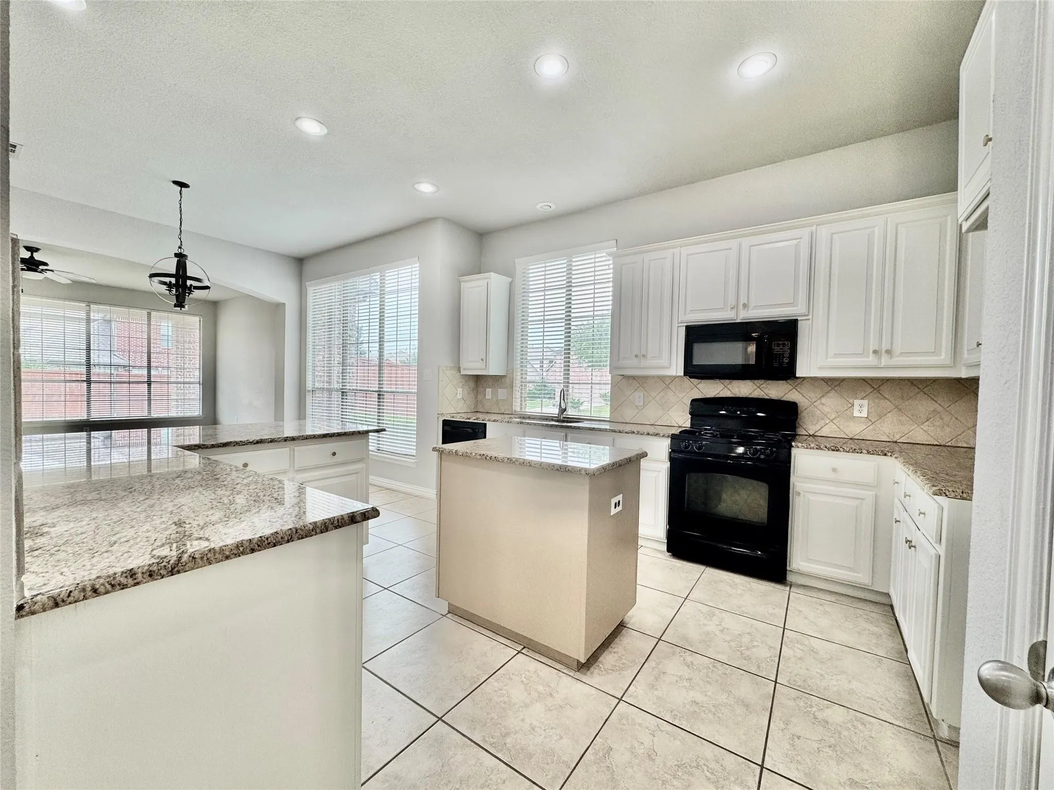 Single Family Residence For Rent in Rockwall County , 256 White Drive, Fate, Texas 75087, 3 Bedroom, 2 Bathroom, 2 Garage spaces, 2,030 Sqft, built in 2006, mls#21402736, Real Estate Agent in Fate, Homes For Rent in Rockwall county, Homes For Rent in Fate, Realtor in Fate Texas, Real Estate Brokerage Independent Realty Texas, Luminita Cordes Realtor