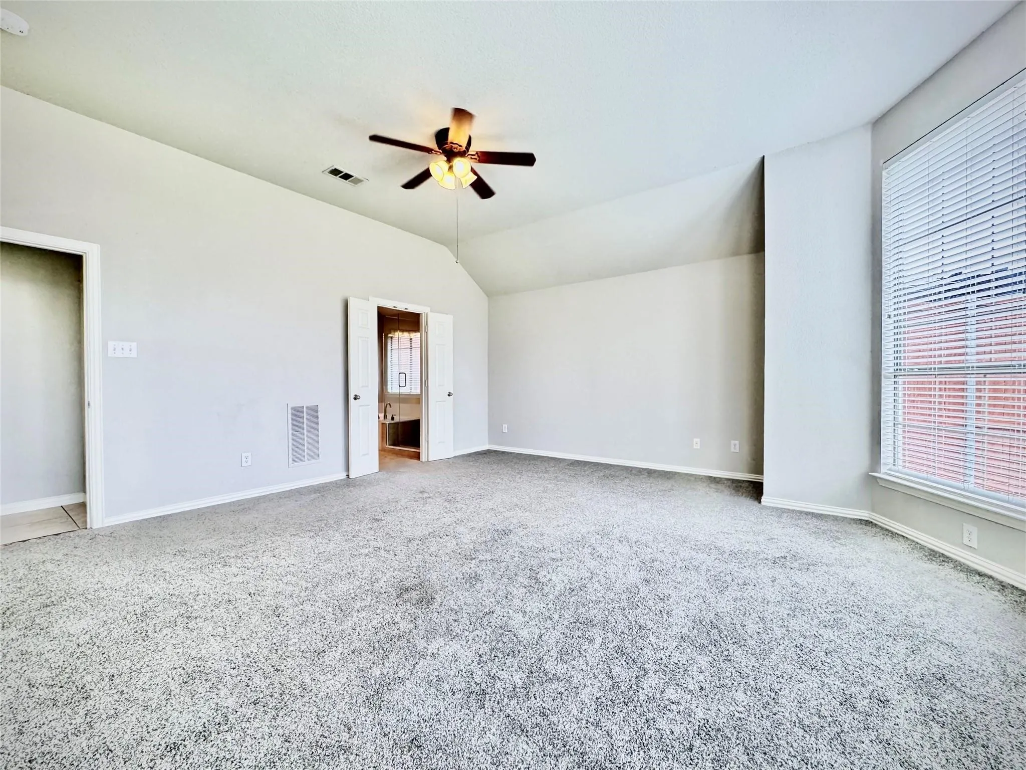 Single Family Residence For Rent in Rockwall County , 256 White Drive, Fate, Texas 75087, 3 Bedroom, 2 Bathroom, 2 Garage spaces, 2,030 Sqft, built in 2006, mls#21402736, Real Estate Agent in Fate, Homes For Rent in Rockwall county, Homes For Rent in Fate, Realtor in Fate Texas, Real Estate Brokerage Independent Realty Texas, Luminita Cordes Realtor